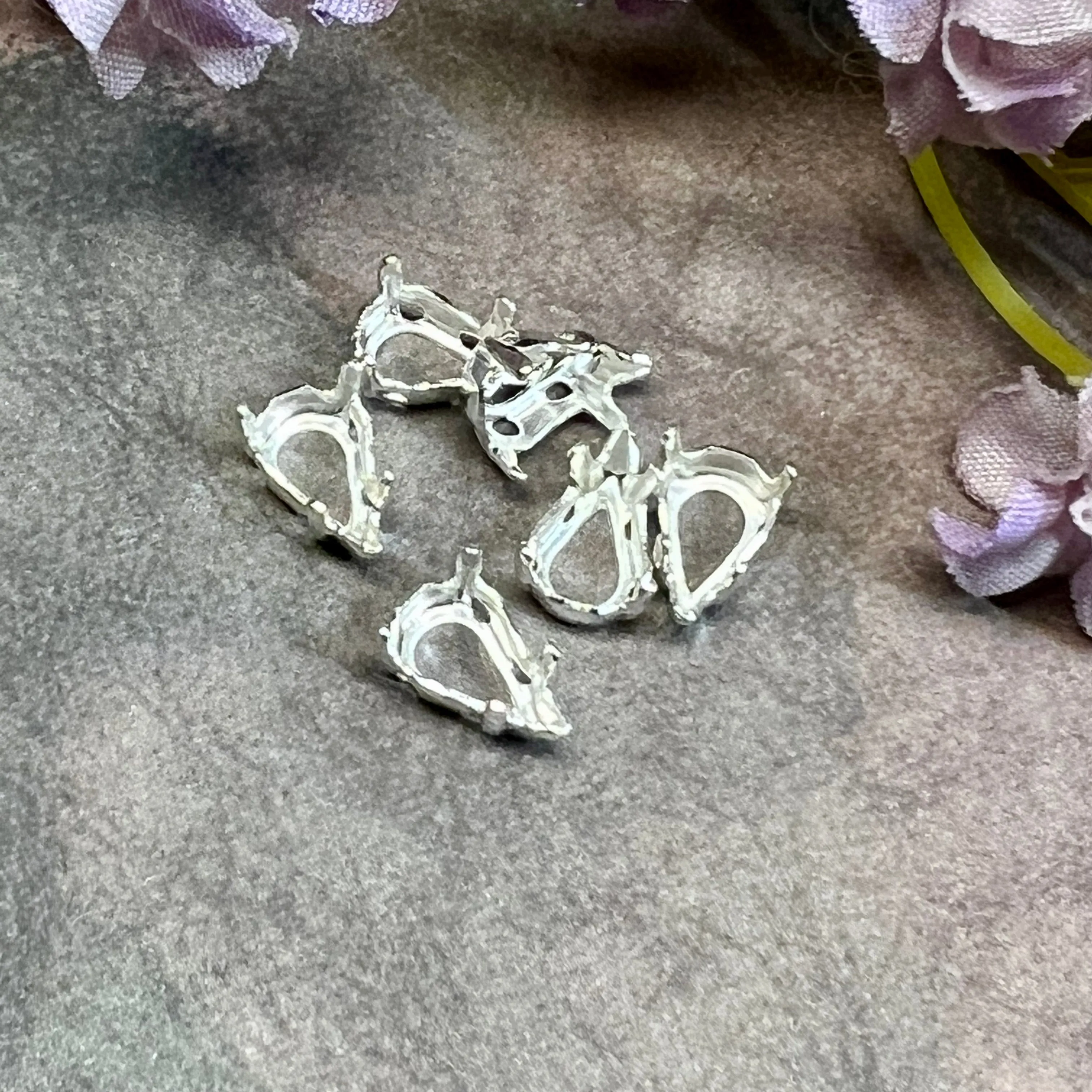 10x6 mm Pear-Teardrop Shaped, 4300 Settings, 6 pcs Silver or Gold Plated, Gemstone or Crystal Settings, Bead Embroidery Component