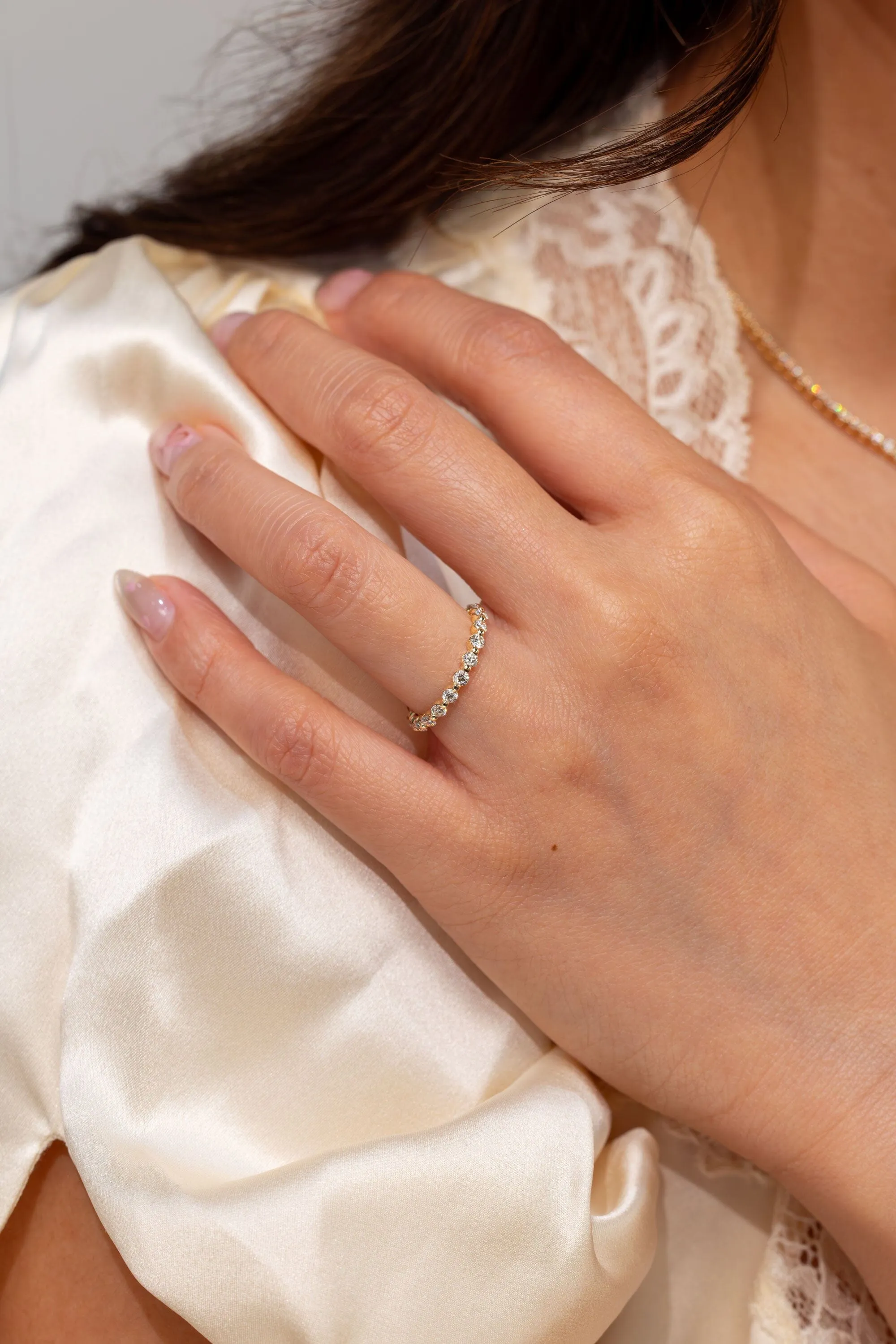 2.4mm Floating Single Prong Round Natural Diamond Ring