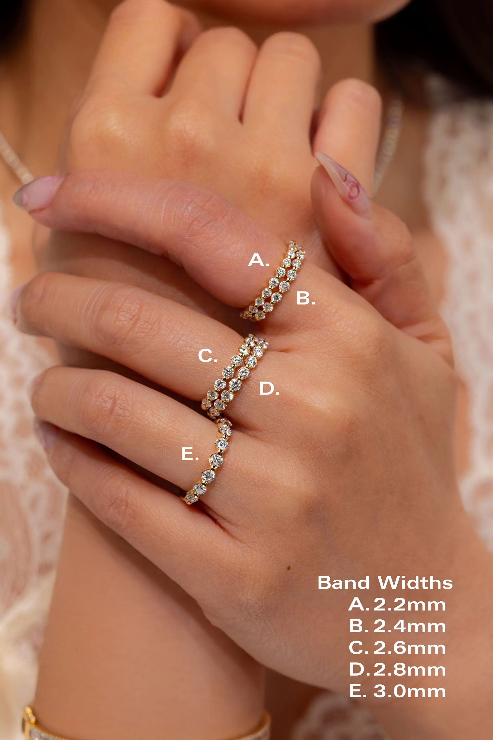 2.6mm Floating Single Prong Round Natural Diamond Ring