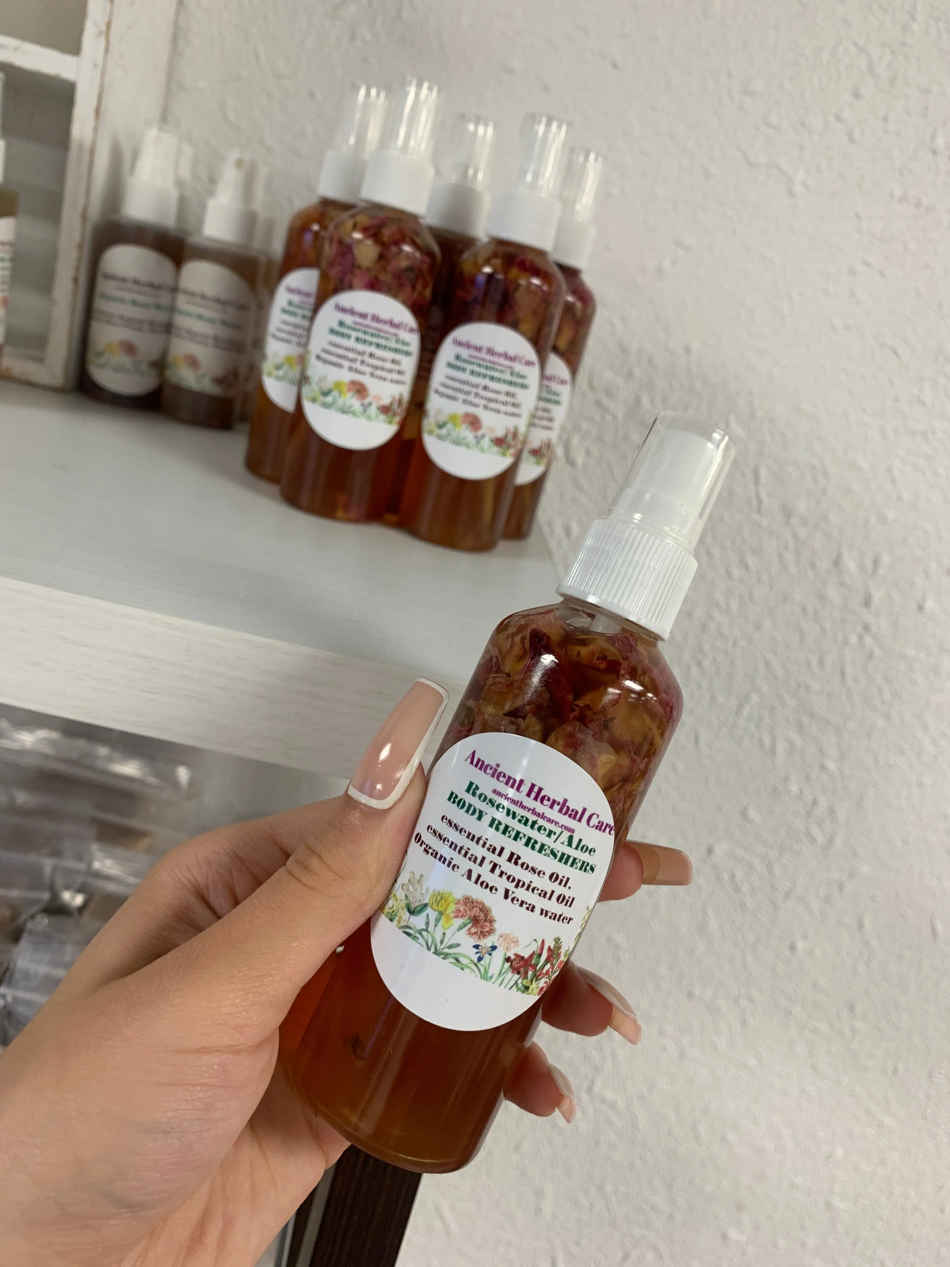 4oz Organi Aloe Rose Water/ Made with Rose Petals