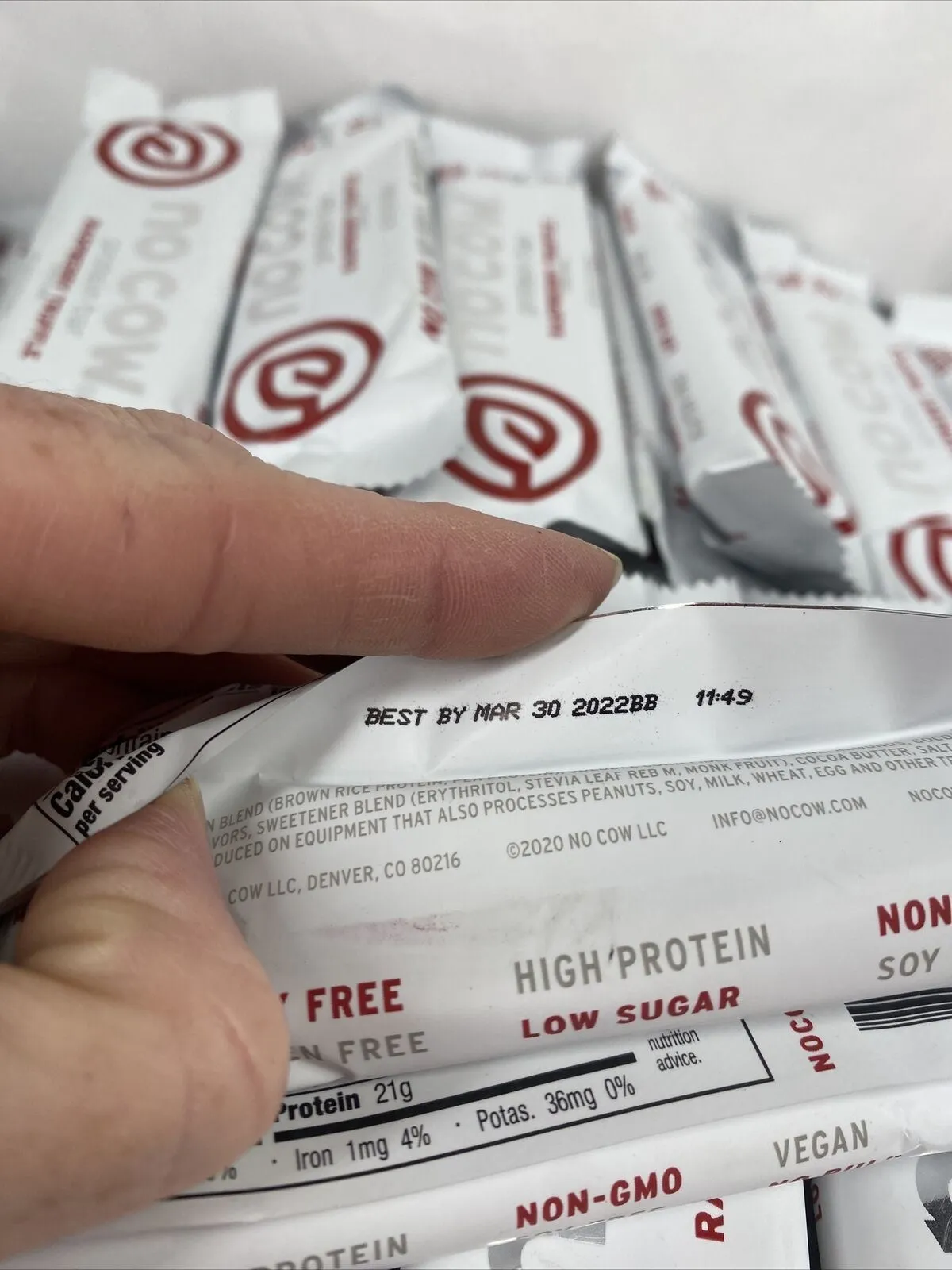 (54) Bars No Cow Protein Bar Raspberry Truffle Low Sugar 1g  Protein ￼21g 2.12i