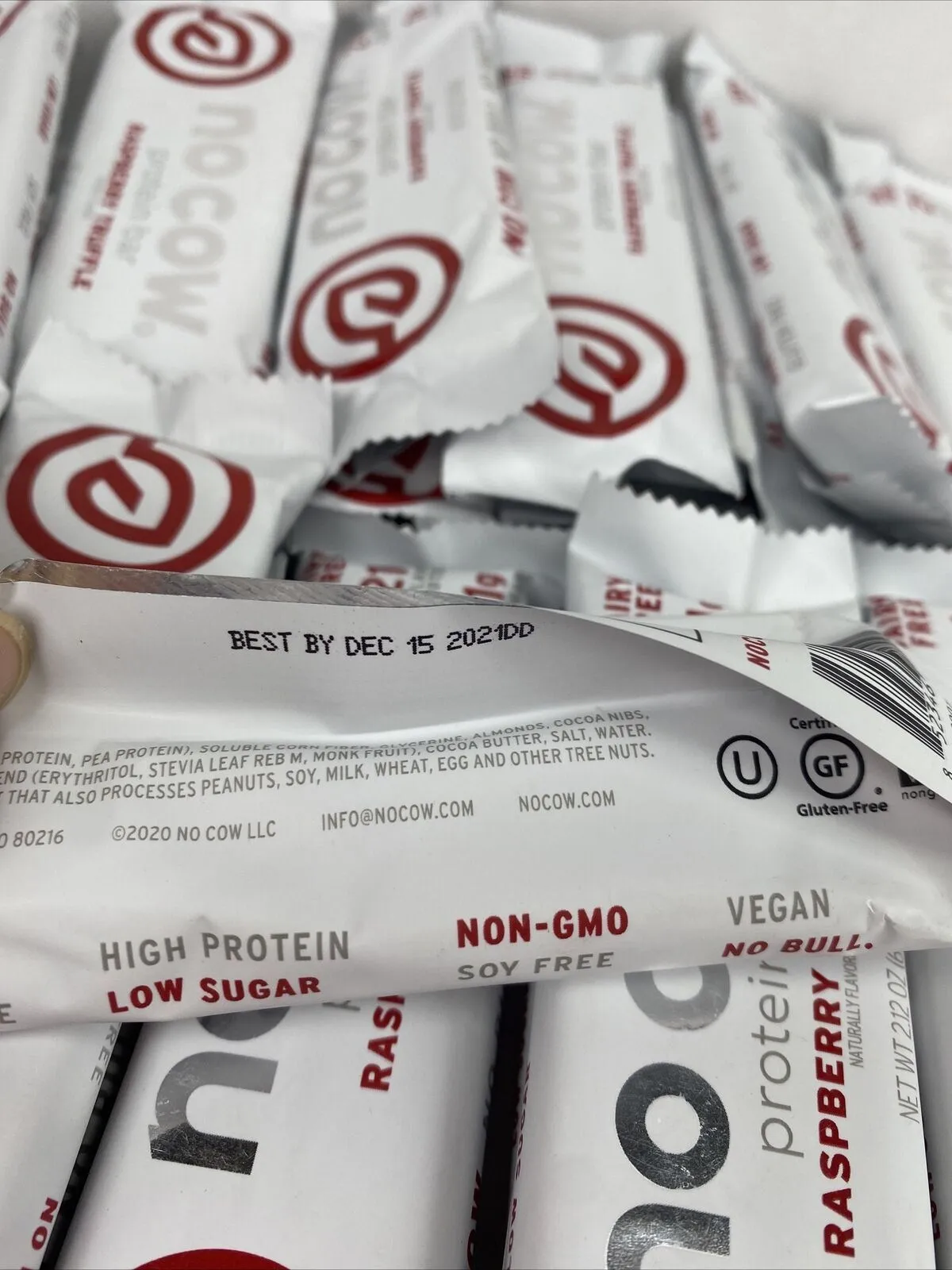 (54) Bars No Cow Protein Bar Raspberry Truffle Low Sugar 1g  Protein ￼21g 2.12i