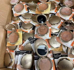 BEST DEAL! MILANI "SMOOTH FINISH CREAM-TO-POWDER MAKEUP"   Damage