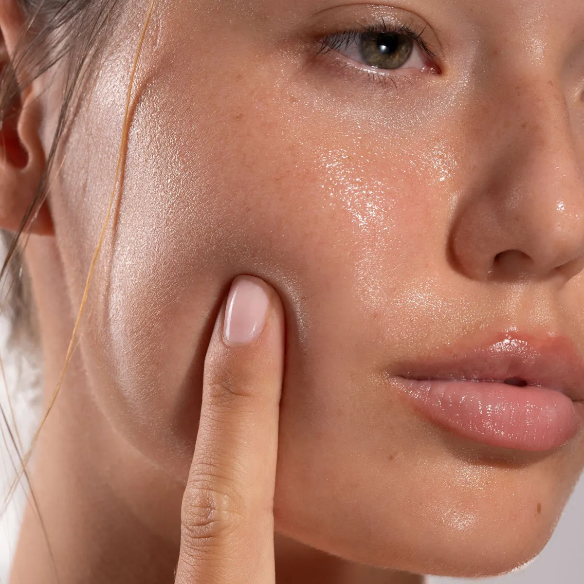 Bielenda Glaze & Glow Moisturizing Brightening Face Cream Glazed Skin Effect