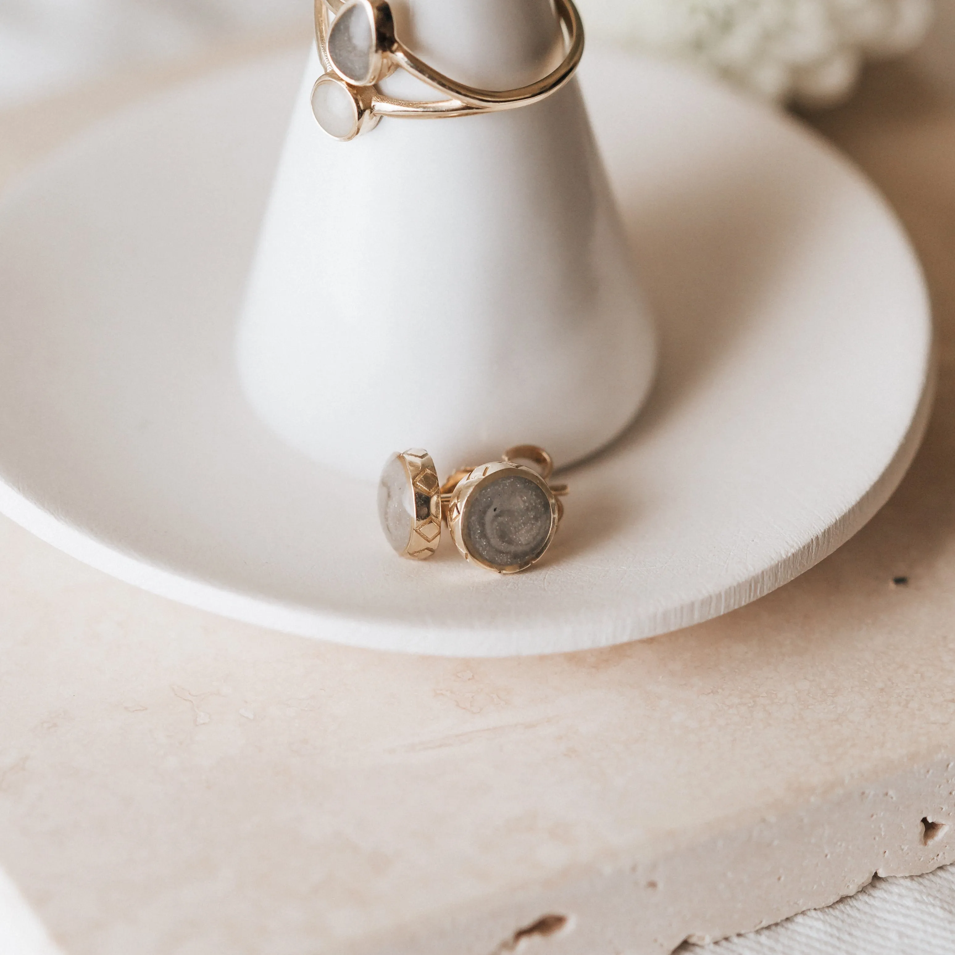 Detailed Circle Stud Cremation Earrings in 14K Yellow Gold