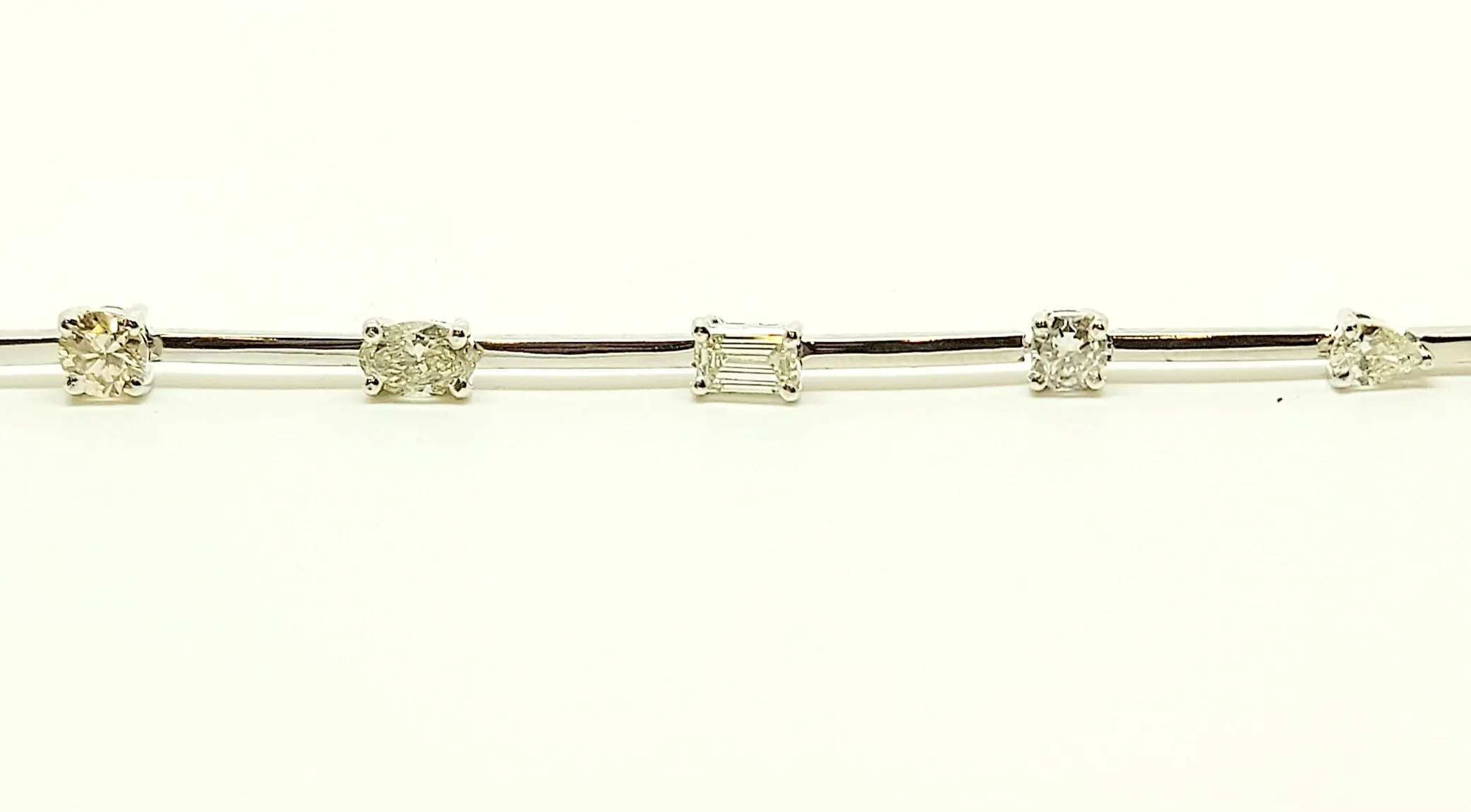 Diamonds Bracelet in Alternating Cuts AD No: 2830