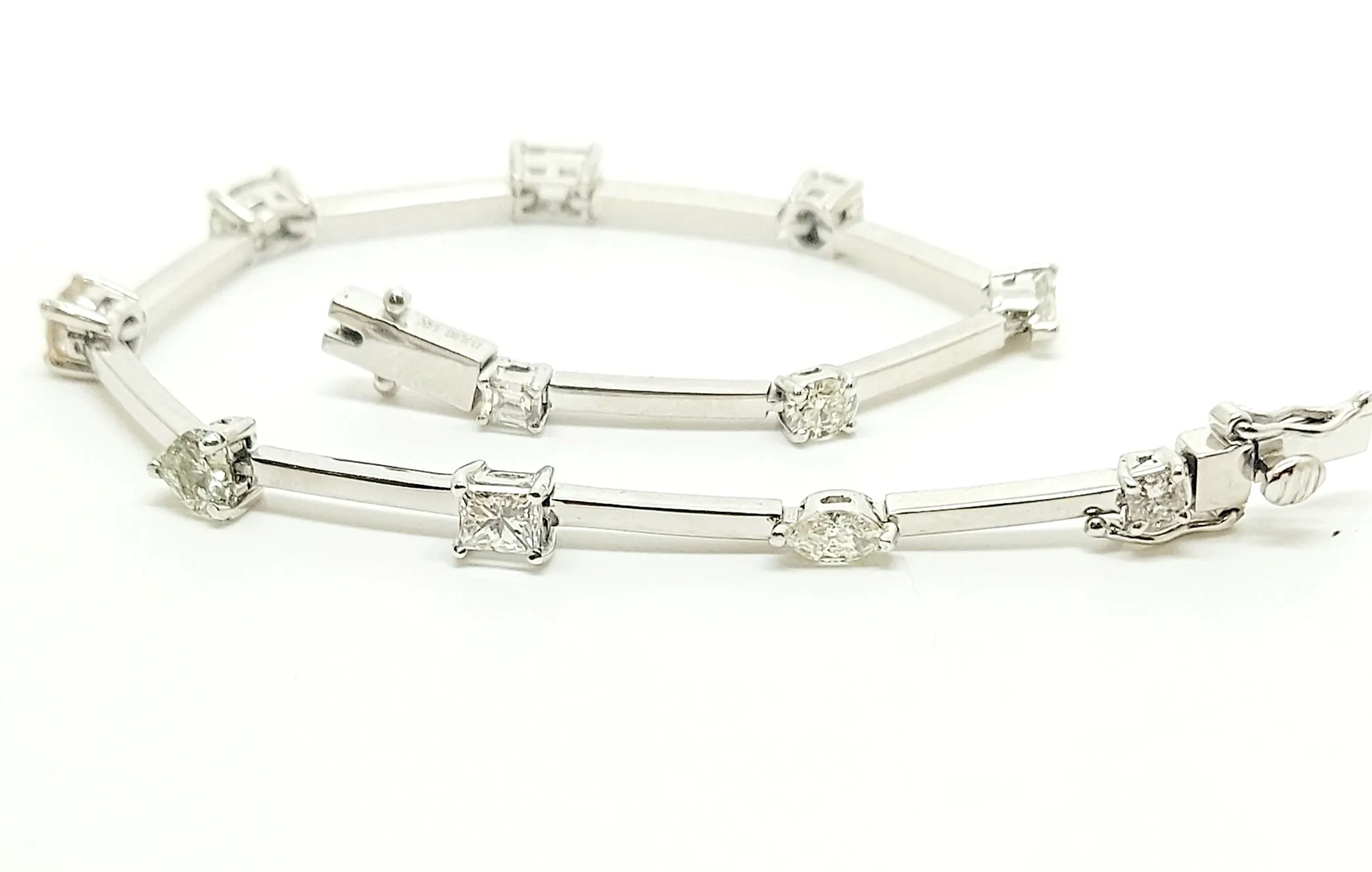 Diamonds Bracelet in Alternating Cuts AD No: 2830
