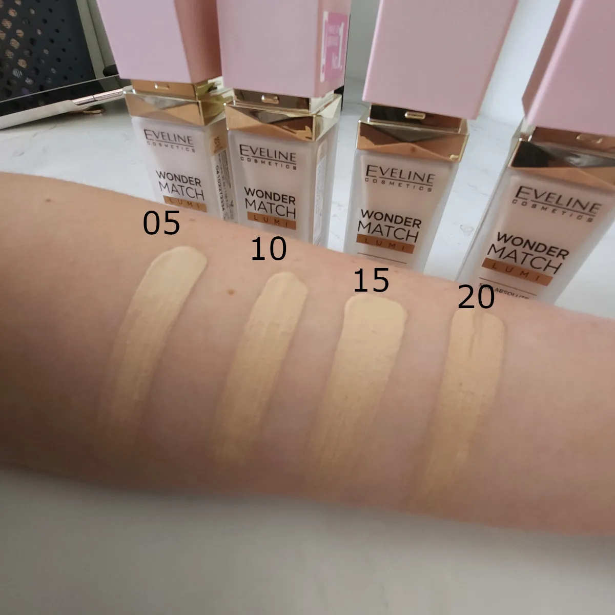 Eveline Wonder Match Lumi Foundation SPF20