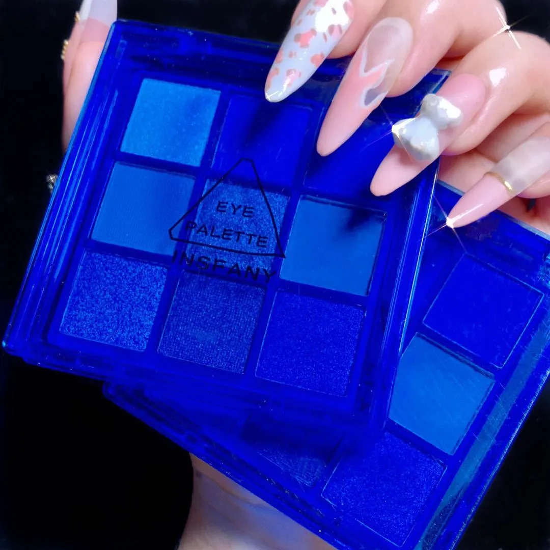 Eyeshadow electric blue