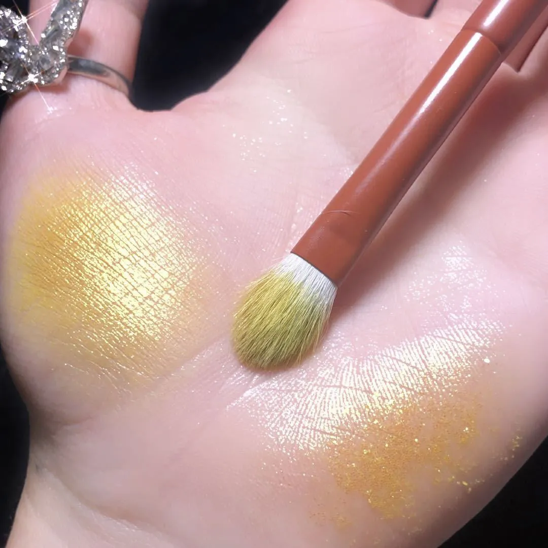 Eyeshadow electric yellow