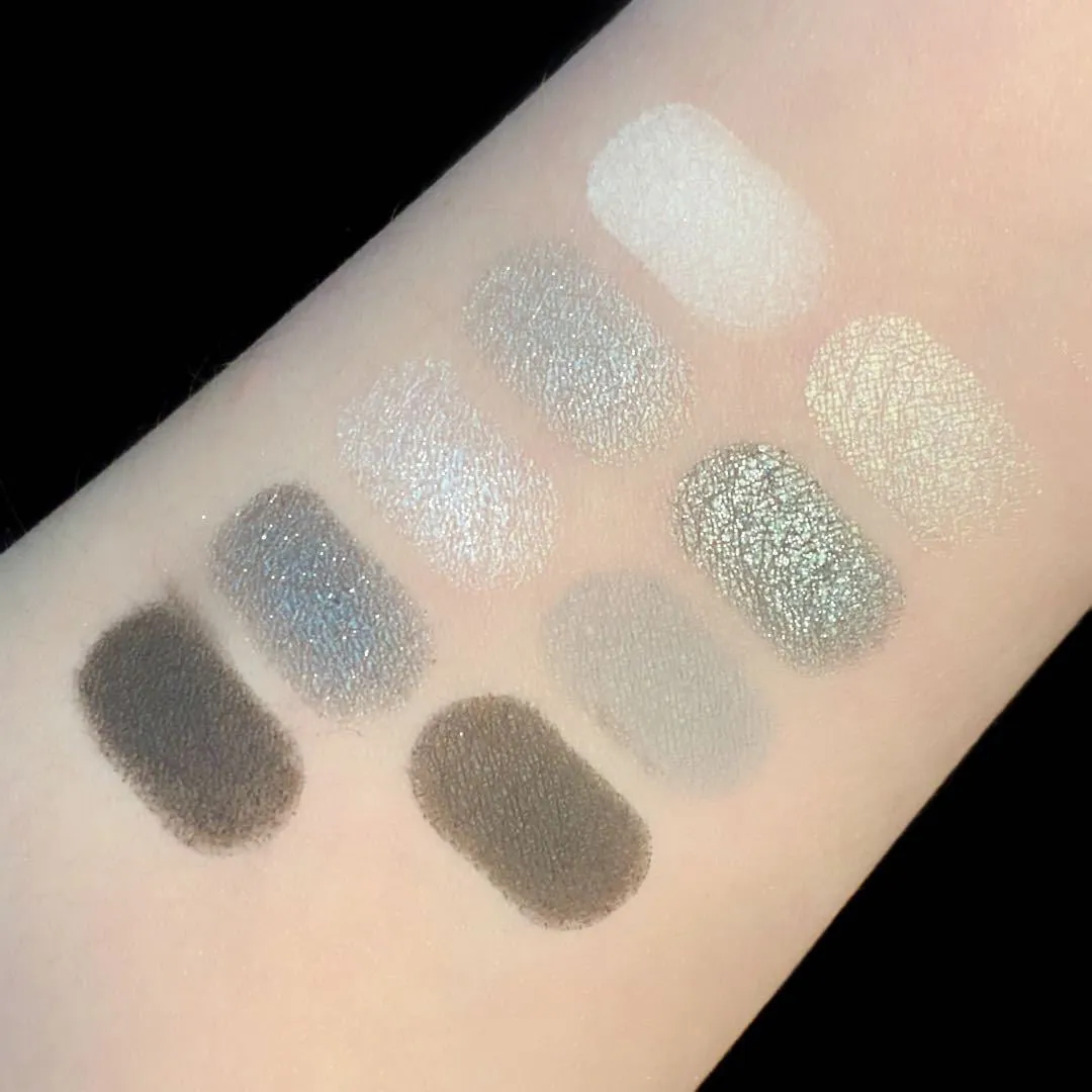 Eyeshadow gray