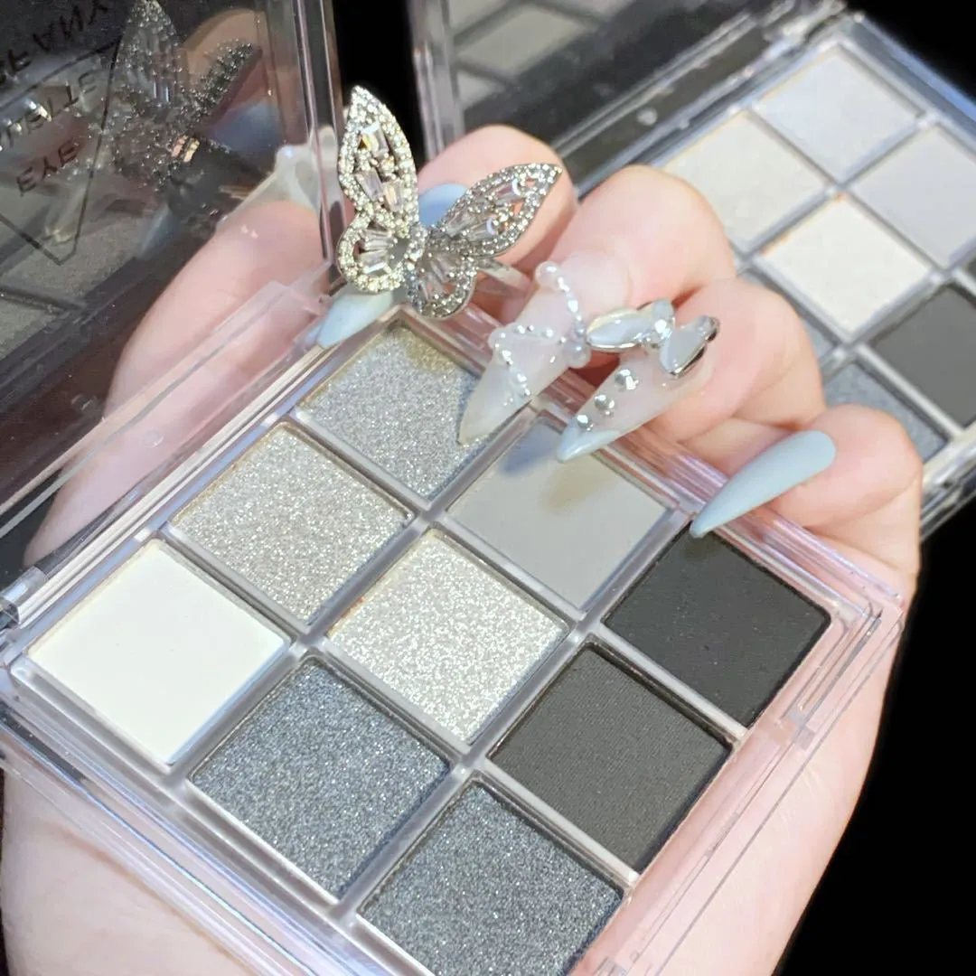 Eyeshadow gray