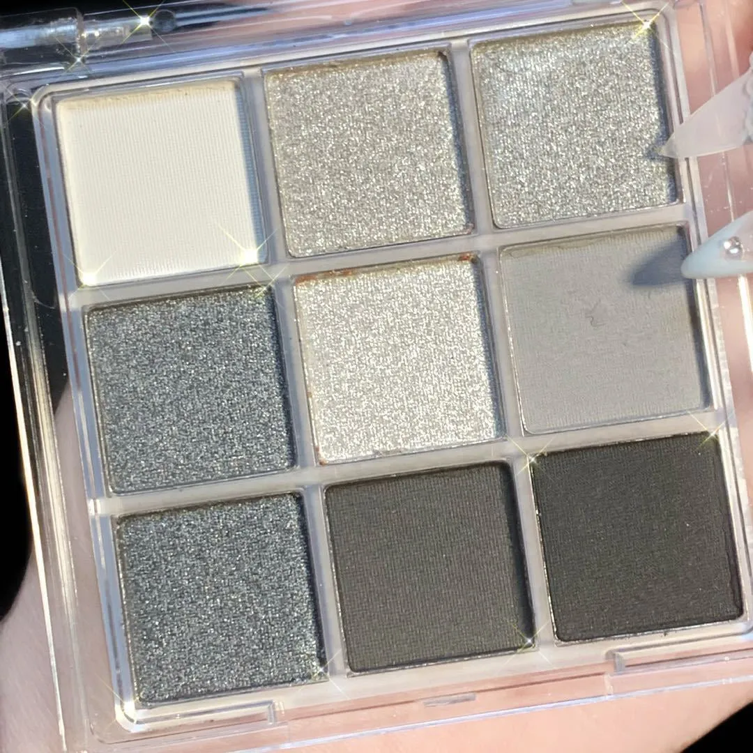 Eyeshadow gray