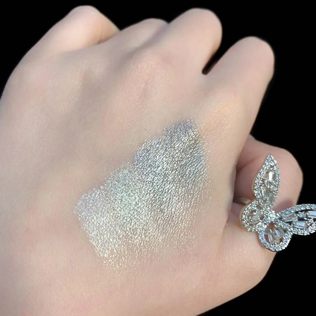 Eyeshadow gray