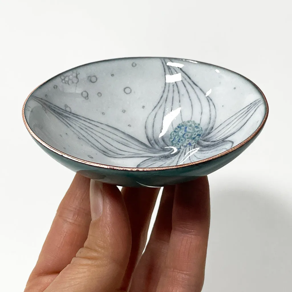 Floating Flower enamelware bowl