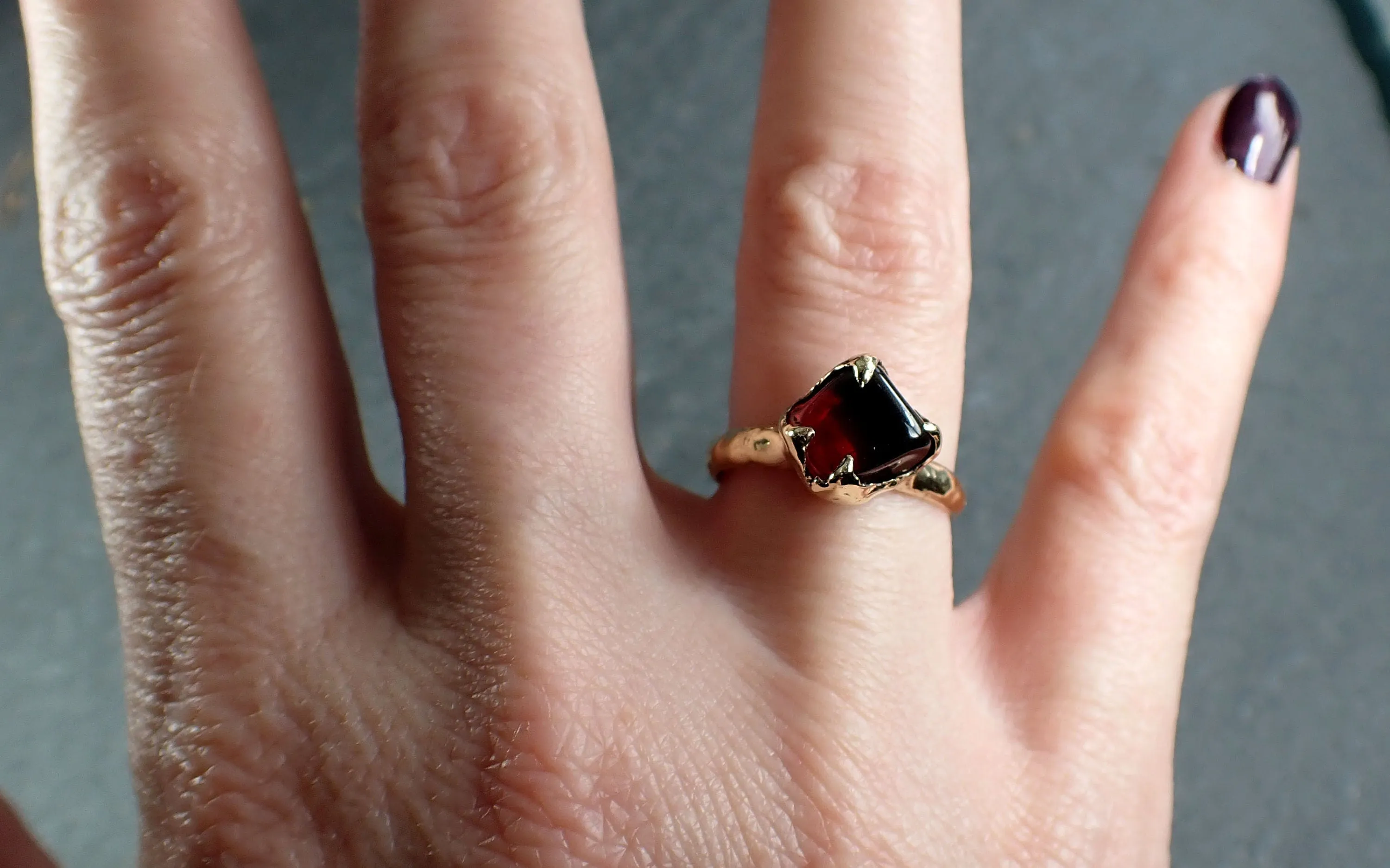 Garnet tumbled red wine 14k gold Solitaire gemstone ring 3180