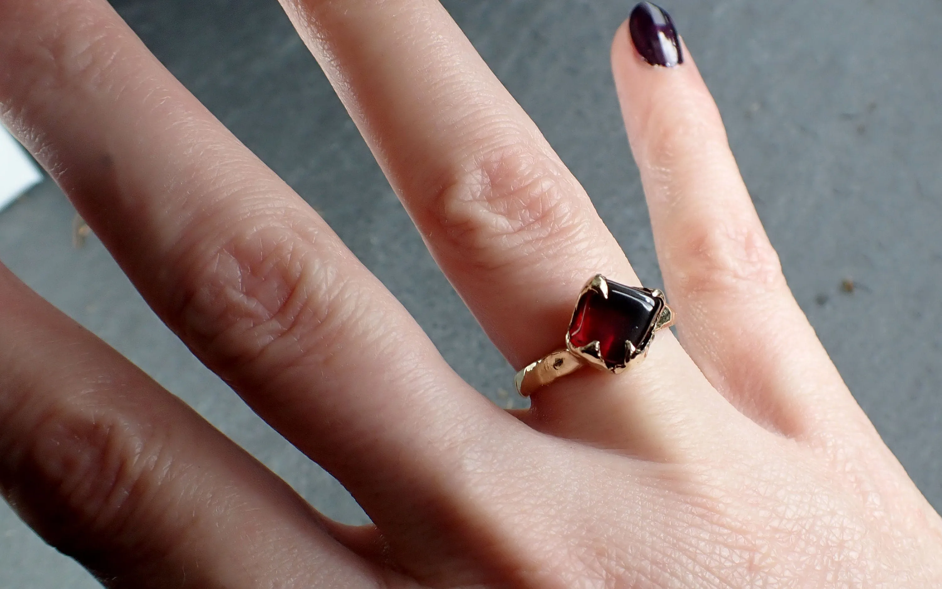 Garnet tumbled red wine 14k gold Solitaire gemstone ring 3180