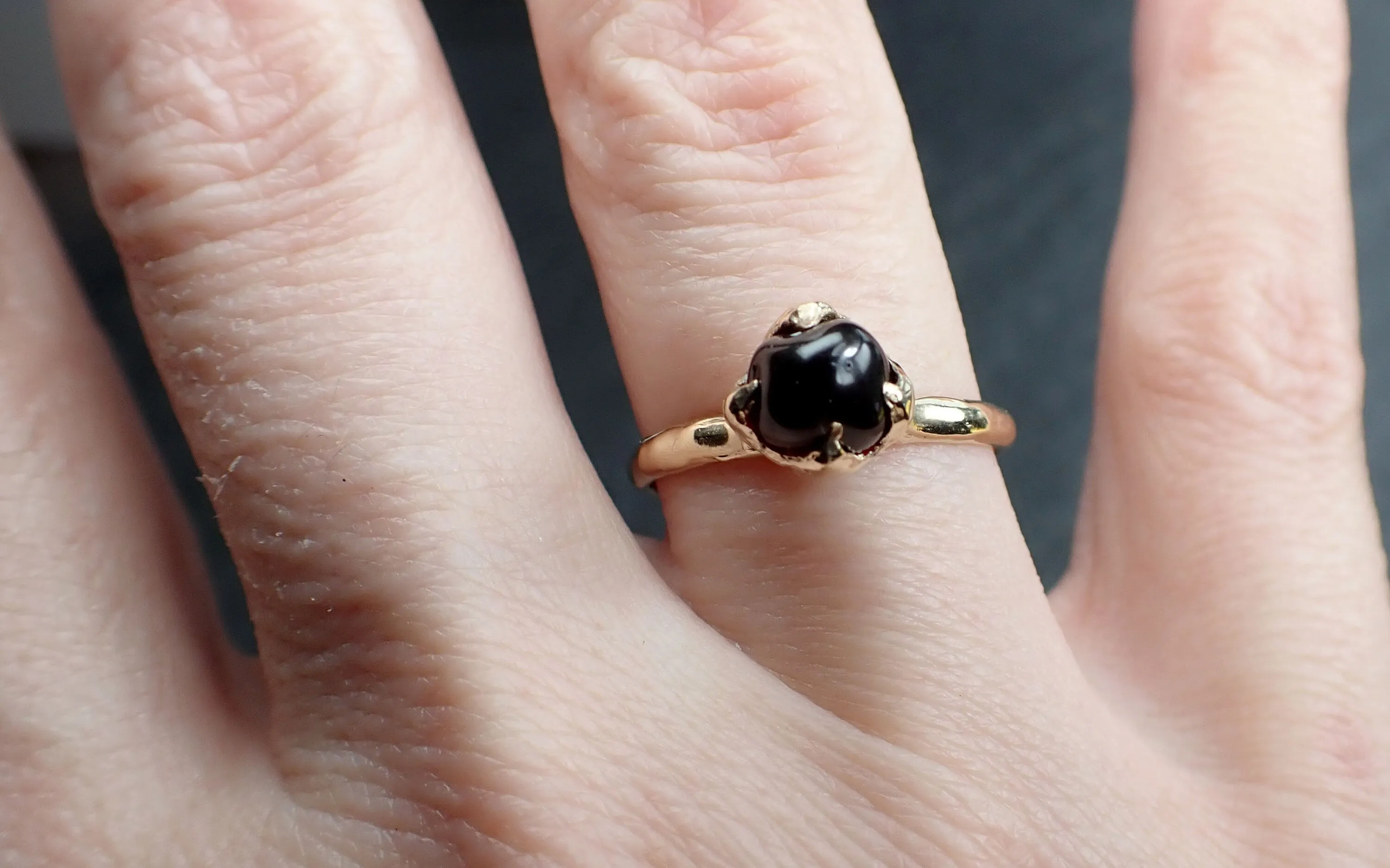 Garnet tumbled red wine 14k gold Solitaire gemstone ring 3265
