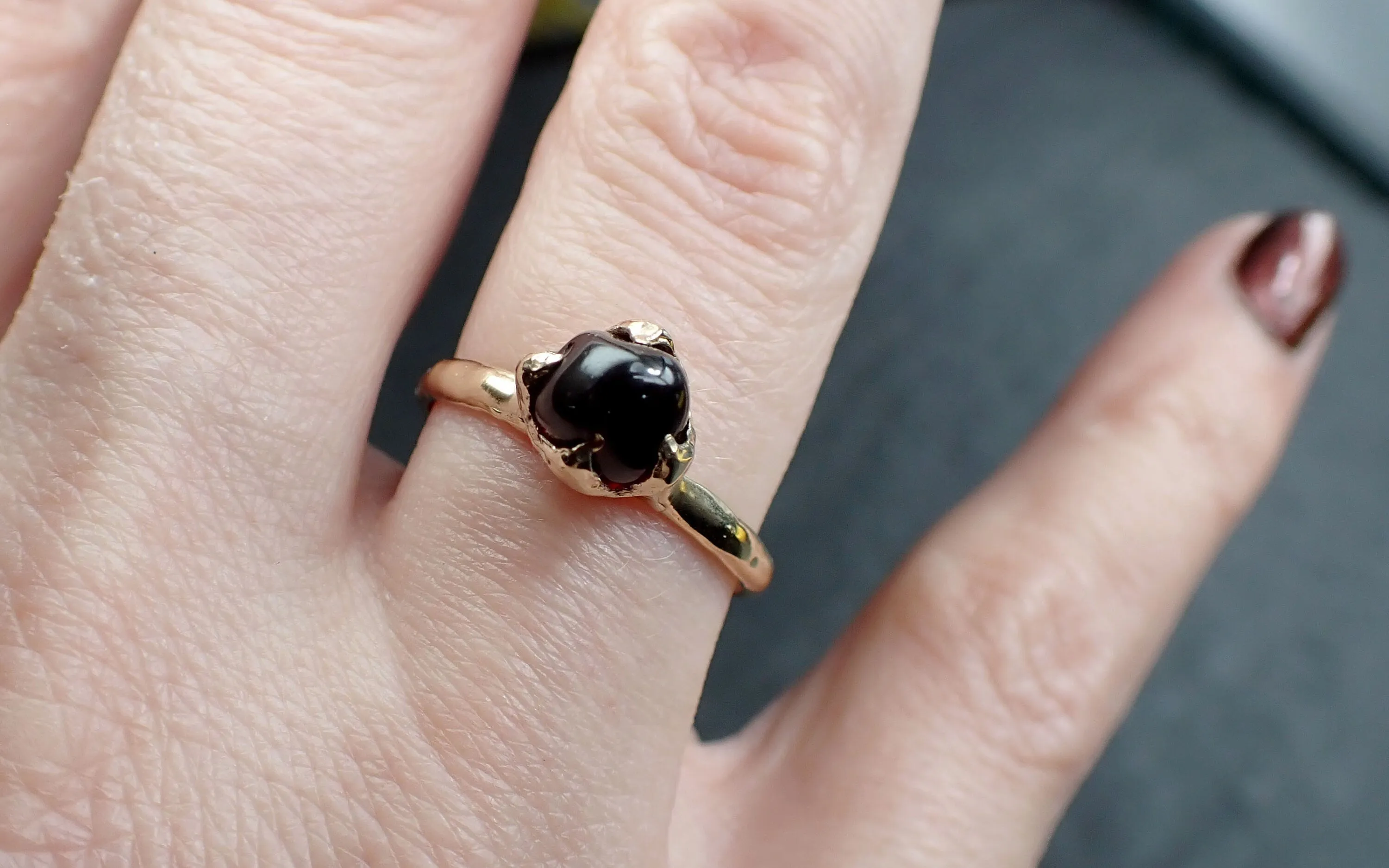 Garnet tumbled red wine 14k gold Solitaire gemstone ring 3265