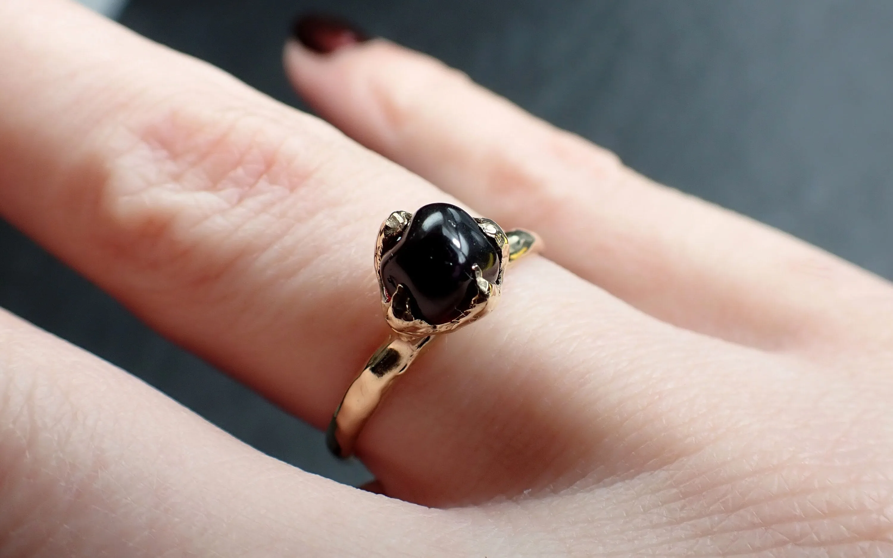 Garnet tumbled red wine 14k gold Solitaire gemstone ring 3265