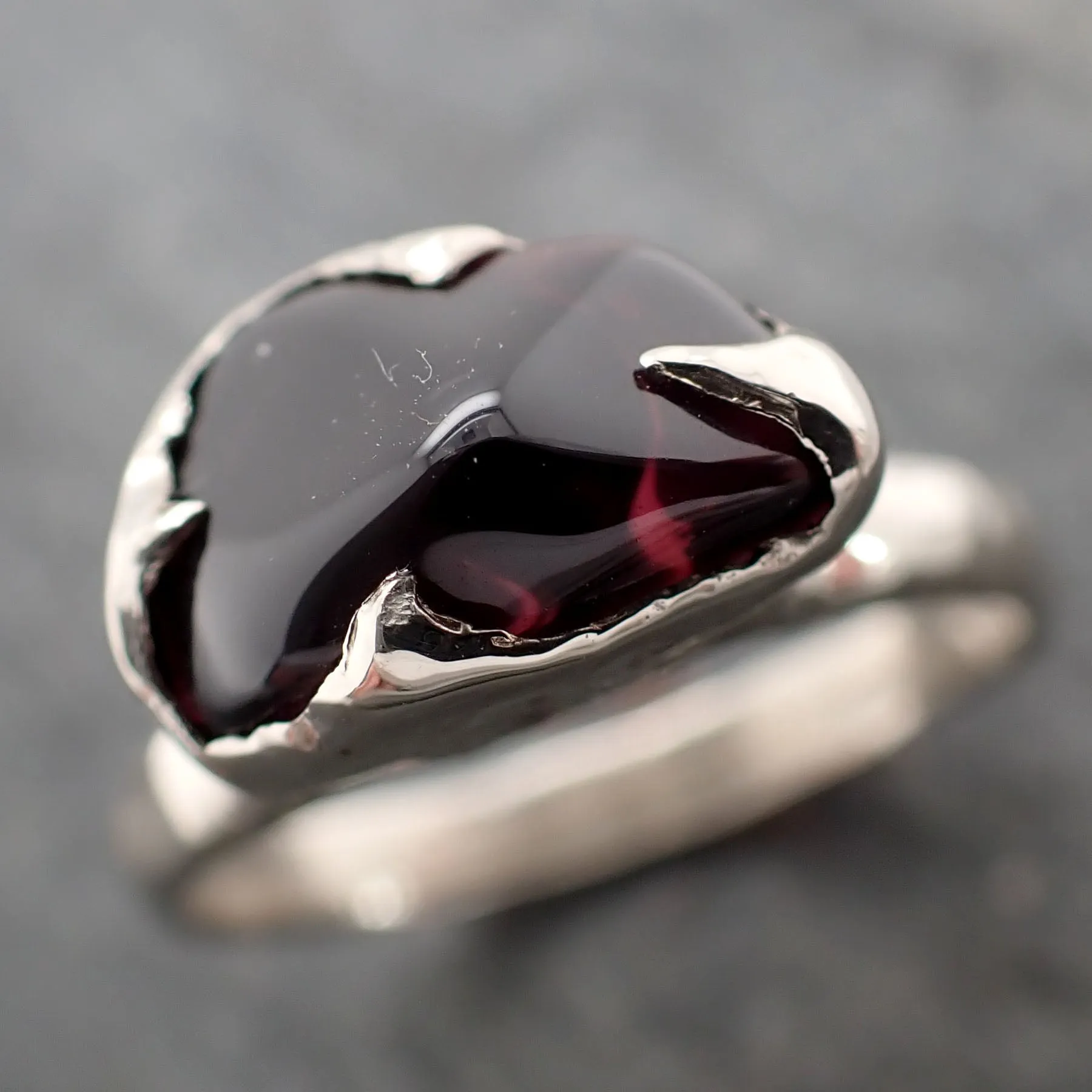 Garnet tumbled red wine 14k White gold Solitaire gemstone ring 2828