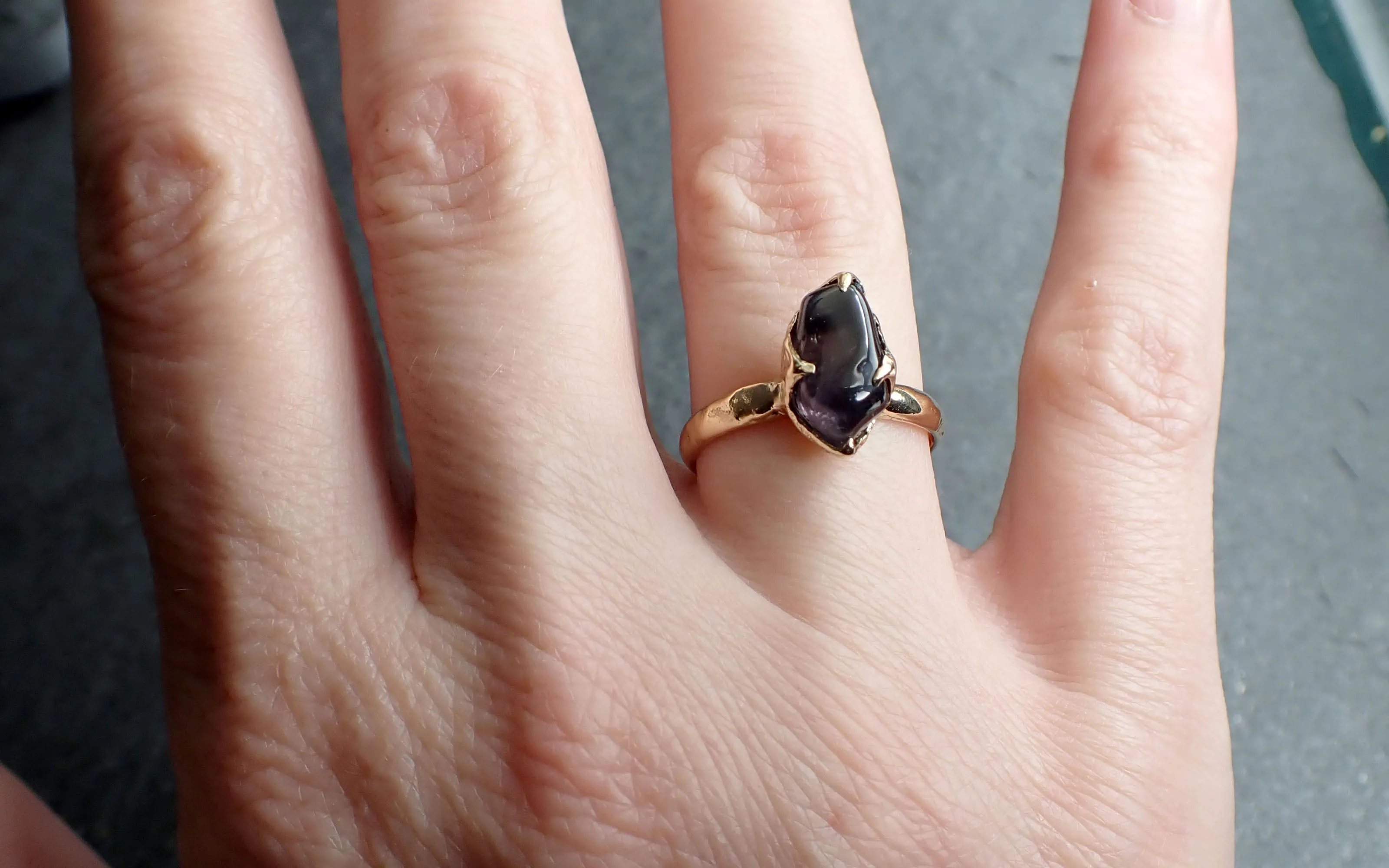 Garnet tumbled red wine 18k Yellow gold Solitaire gemstone ring 2786
