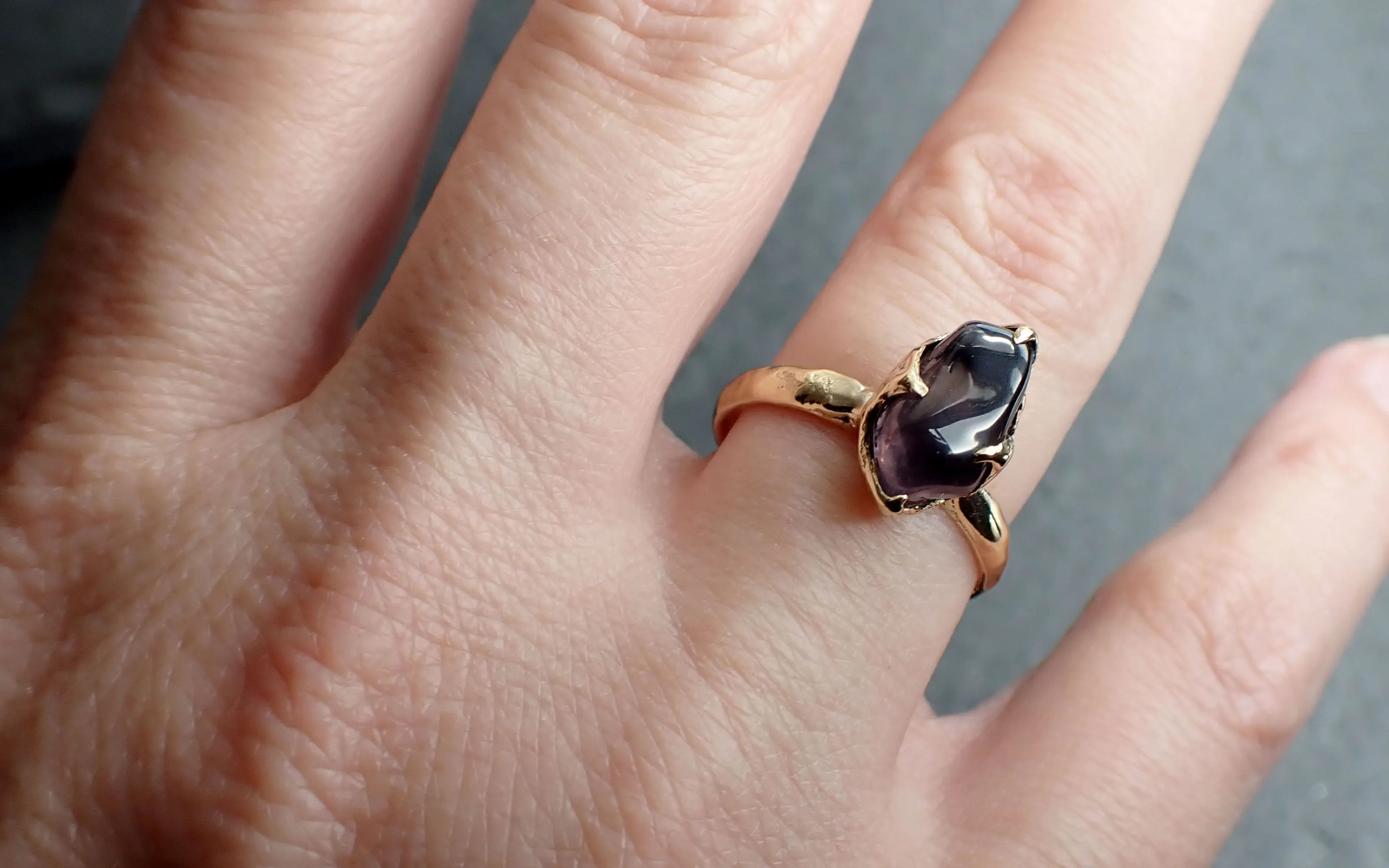 Garnet tumbled red wine 18k Yellow gold Solitaire gemstone ring 2786