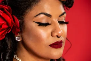 HOLLY BERRY BETTY- New SPARKLY Liquid to Matte Lipstick!