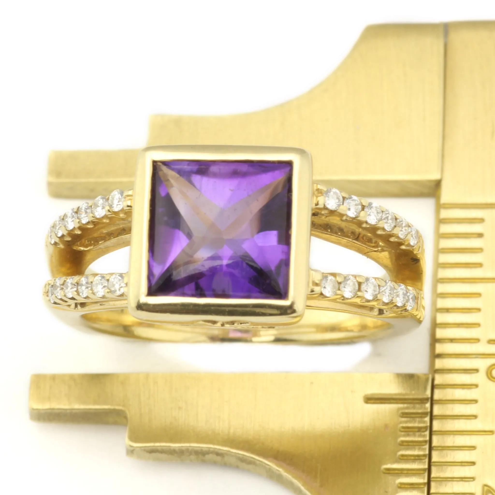 Iris - Amethyst & Diamond Ring