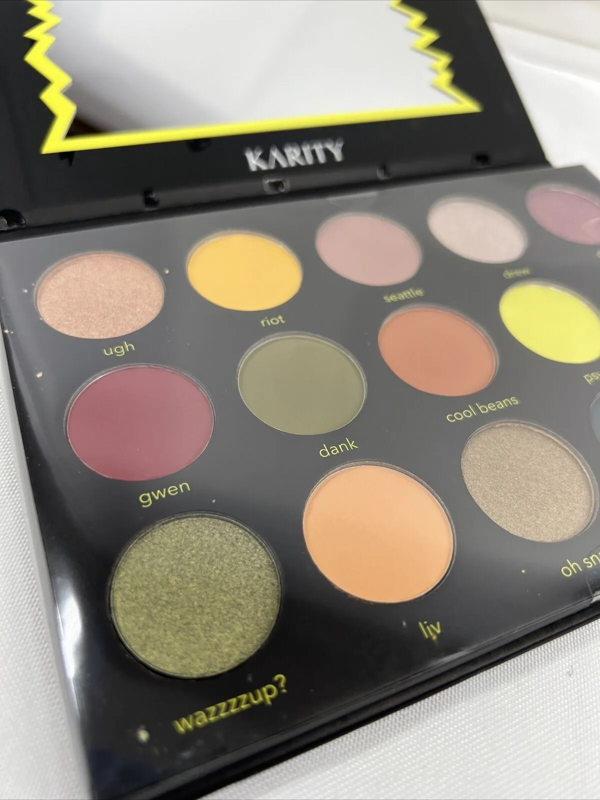 Karity Eyeshadow Palette Come as You Are 15 Matte Shimmer Pressed Pigments