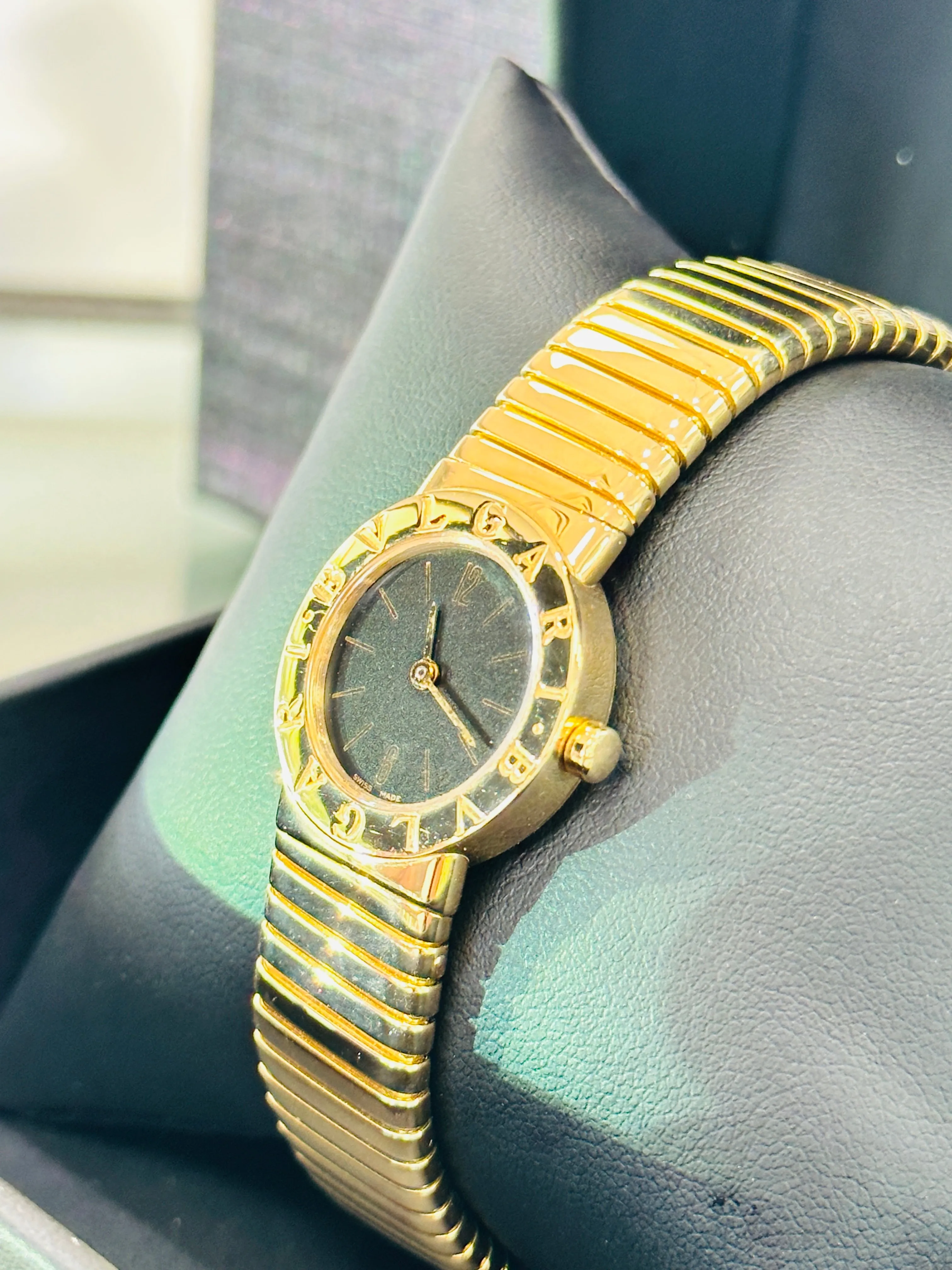 Ladies Bvlgari Bulgari 18K Yellow Gold Tubogas 23mm Quartz Bangle Watch BB 23 2T MINT