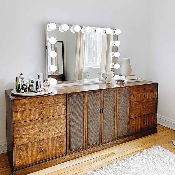 LUXE Hollywood Vanity Mirror with Lights and Bluetooth Speakers