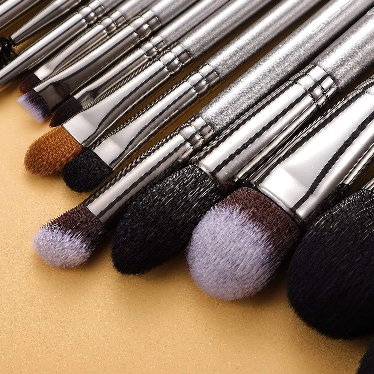 MAGICIAN SERIES - 18 COMPLETE BRUSH KIT - GALAXY SILVER