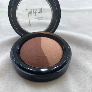 Mona Lisa's Baked Mineral Eyeshadow Duo ~ Matte Nude ~ Matte Brown