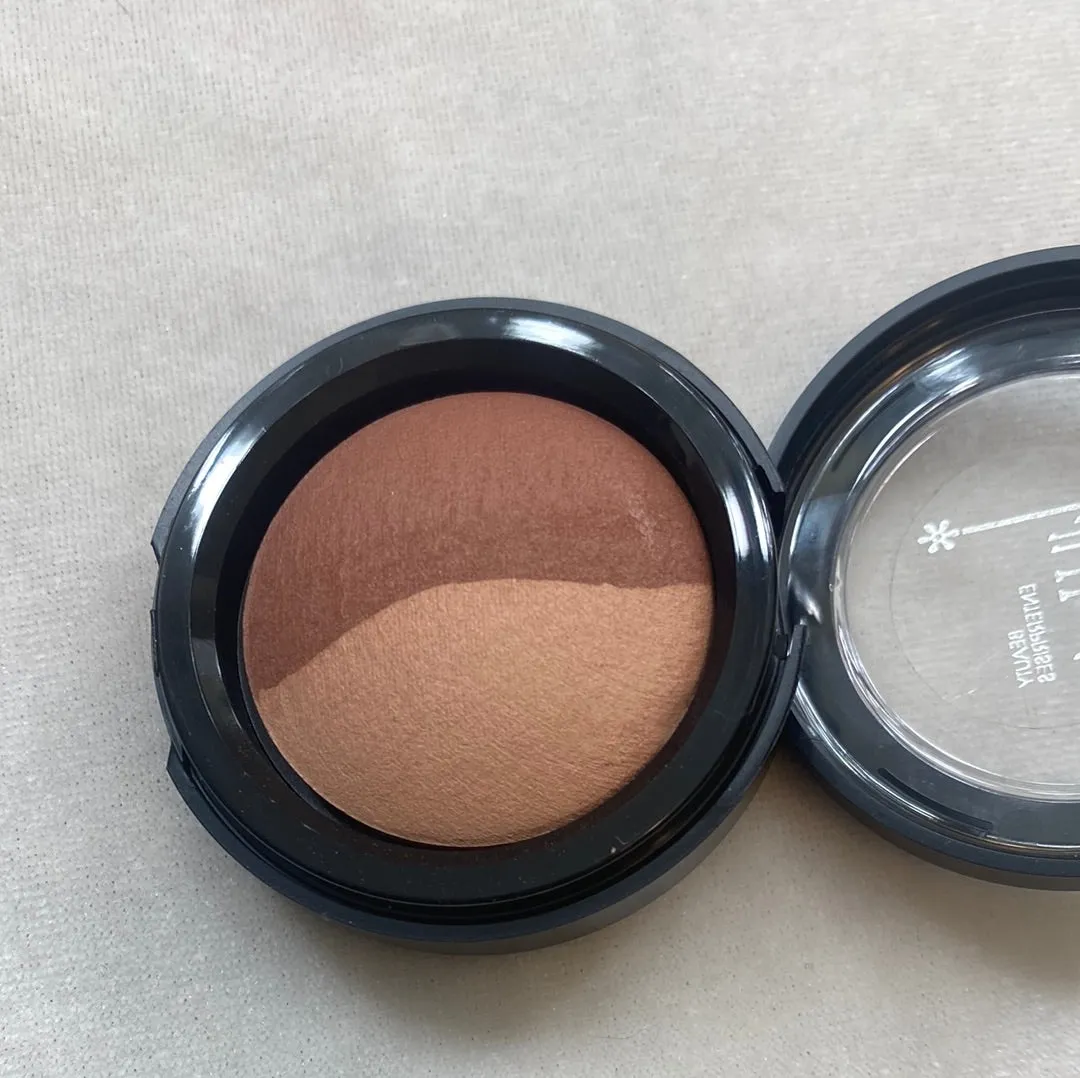 Mona Lisa's Baked Mineral Eyeshadow Duo ~ Matte Nude ~ Matte Brown