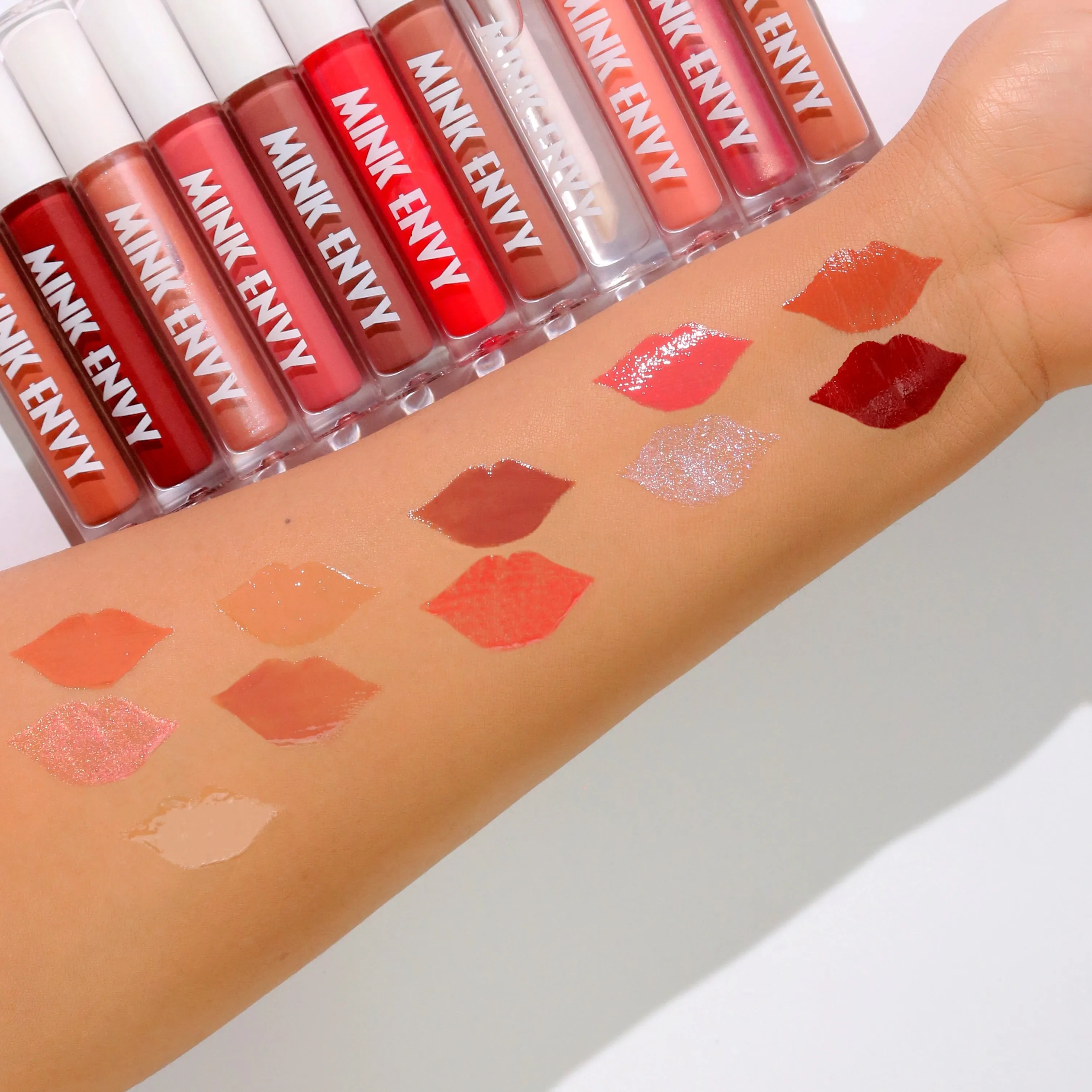 Naked Lip Gloss Lacquer