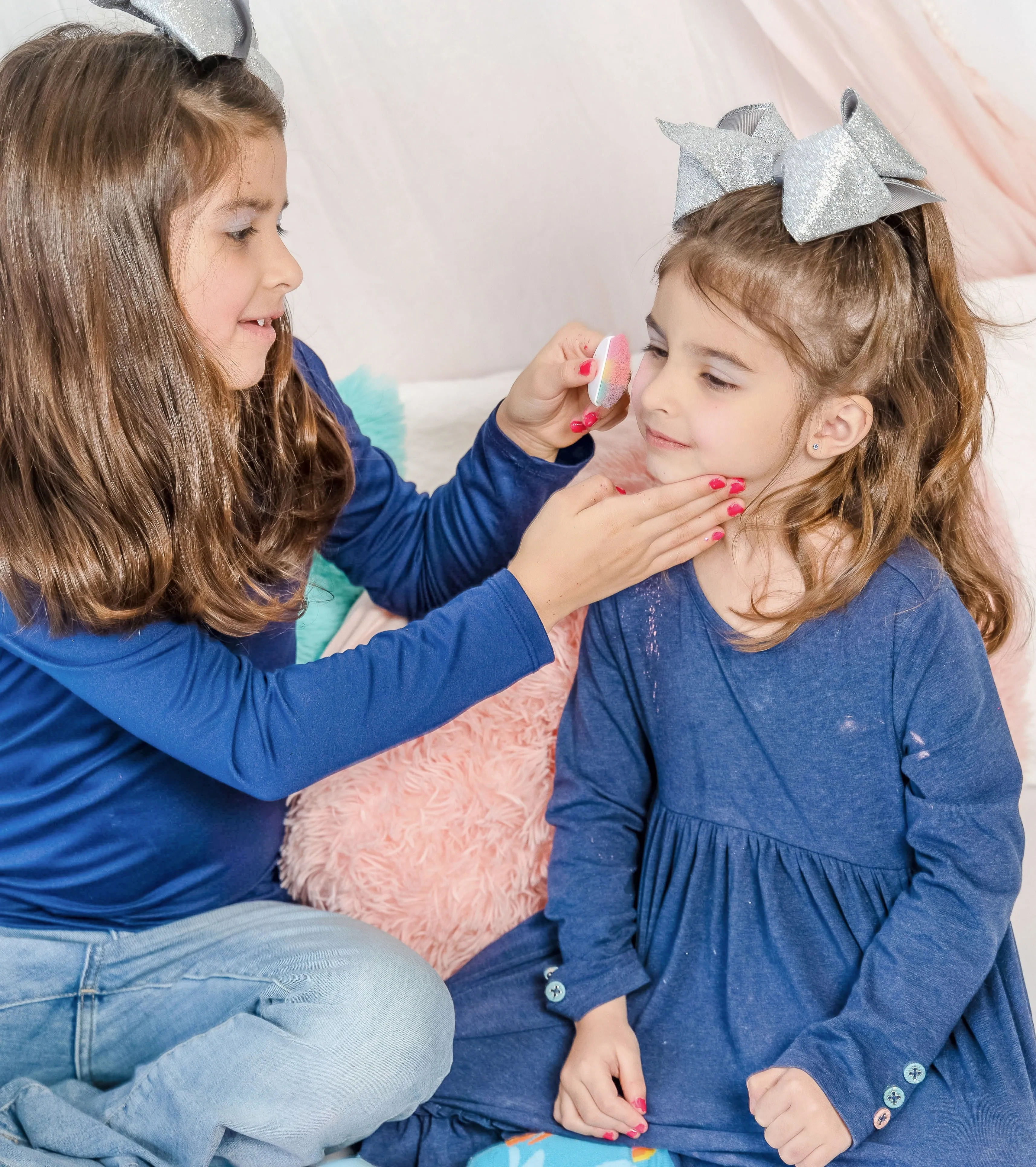 NEW! Holly Cuddles - Holiday Ultra Deluxe Makeup Kit