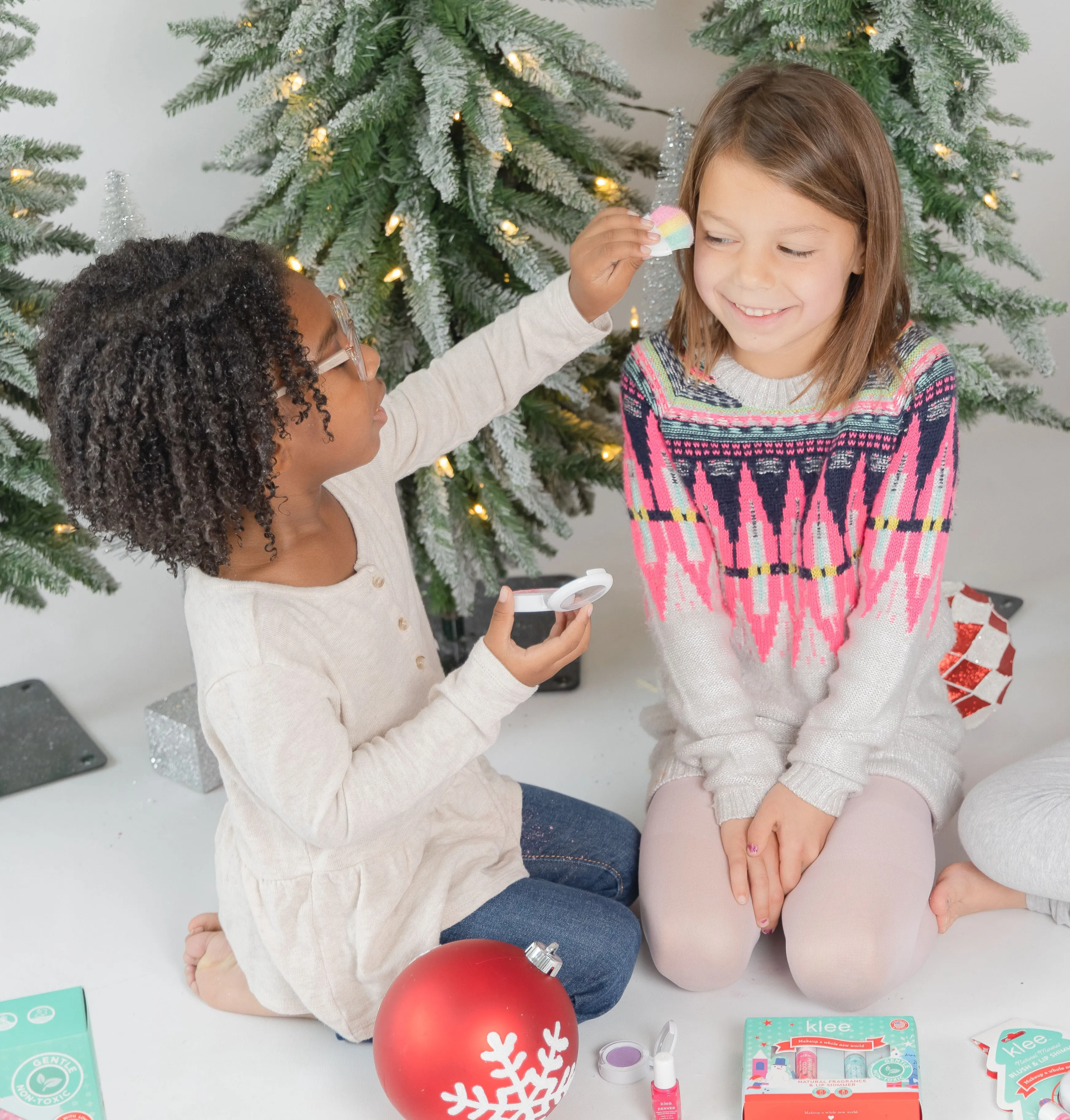 NEW! Holly Cuddles - Holiday Ultra Deluxe Makeup Kit