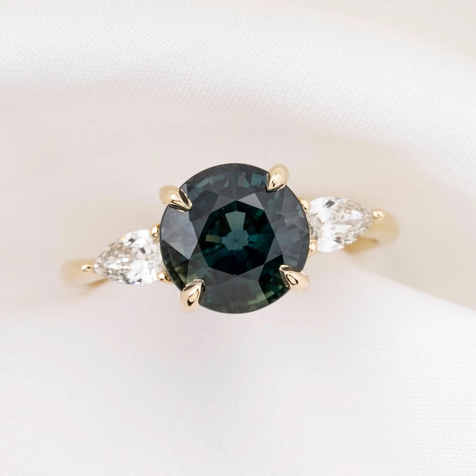 Olivia Grand Ring 3.60ct Blue Green Sapphire