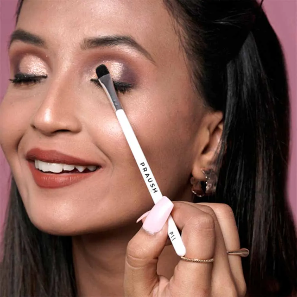 P11 - Flat Cut Crease Eye brush