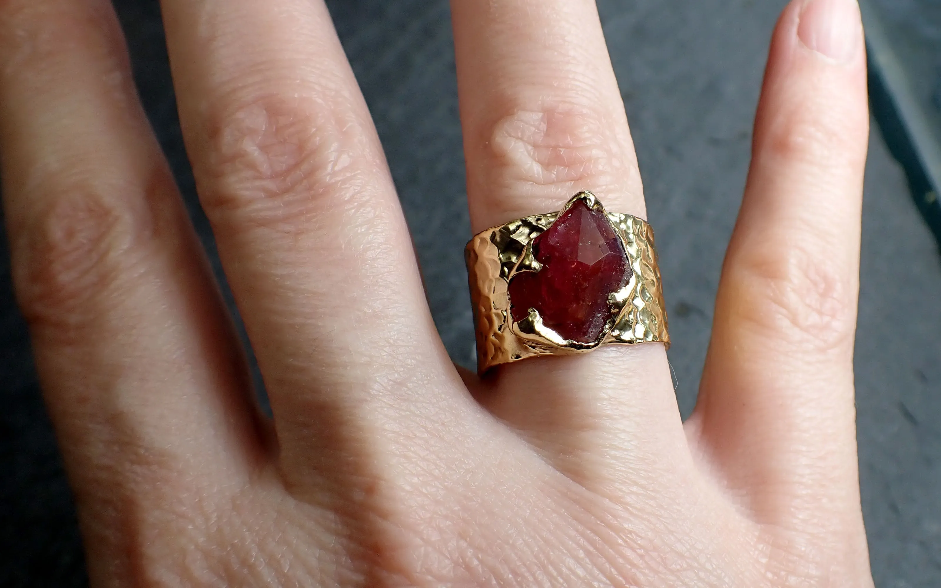 Partially Faceted Ruby Sapphire Ring Gemstone Ring Cocktail Solitaire Yellow 14k Cigar band 3218