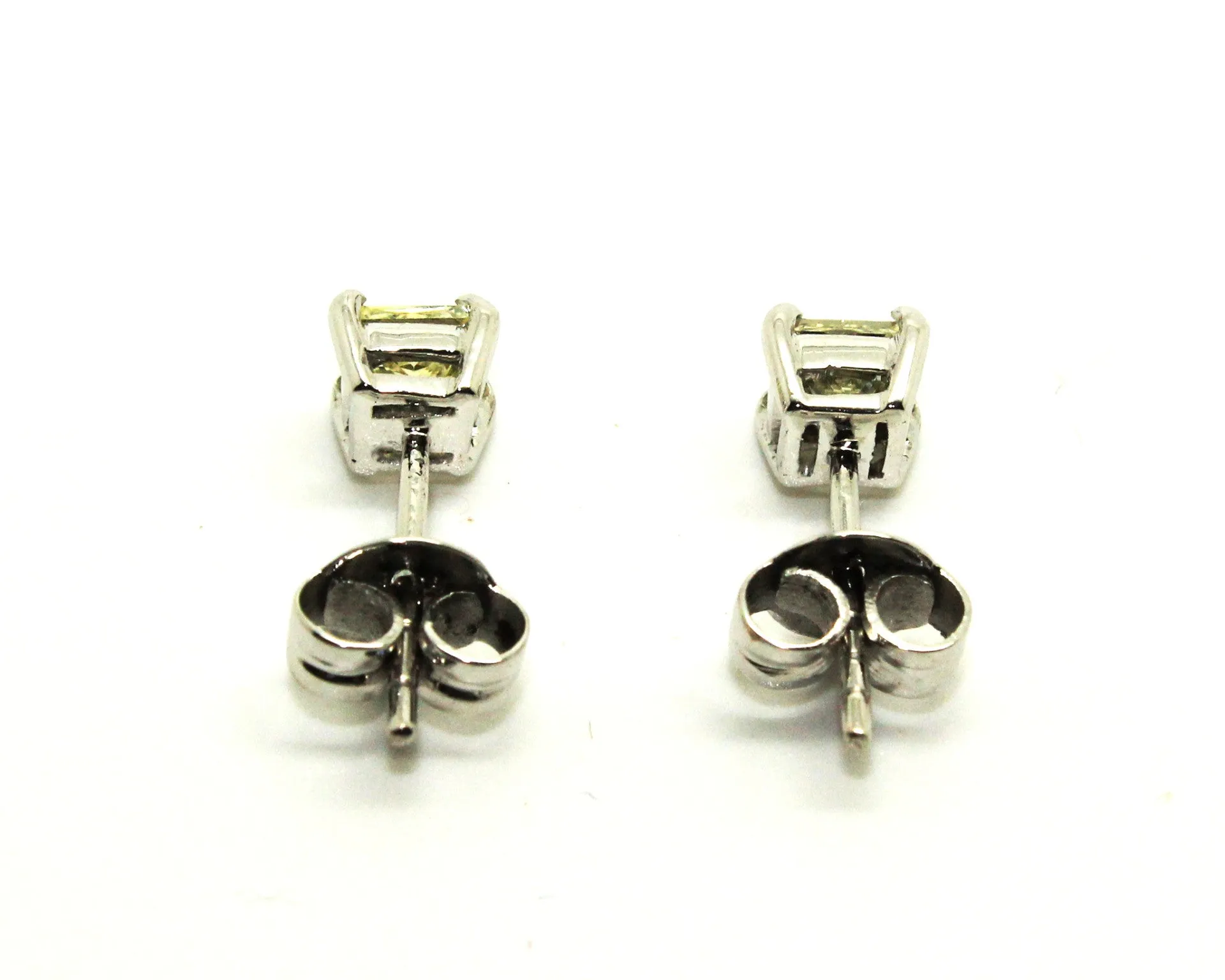 Princess-cut Diamond Stud Earring Ad No. 1052