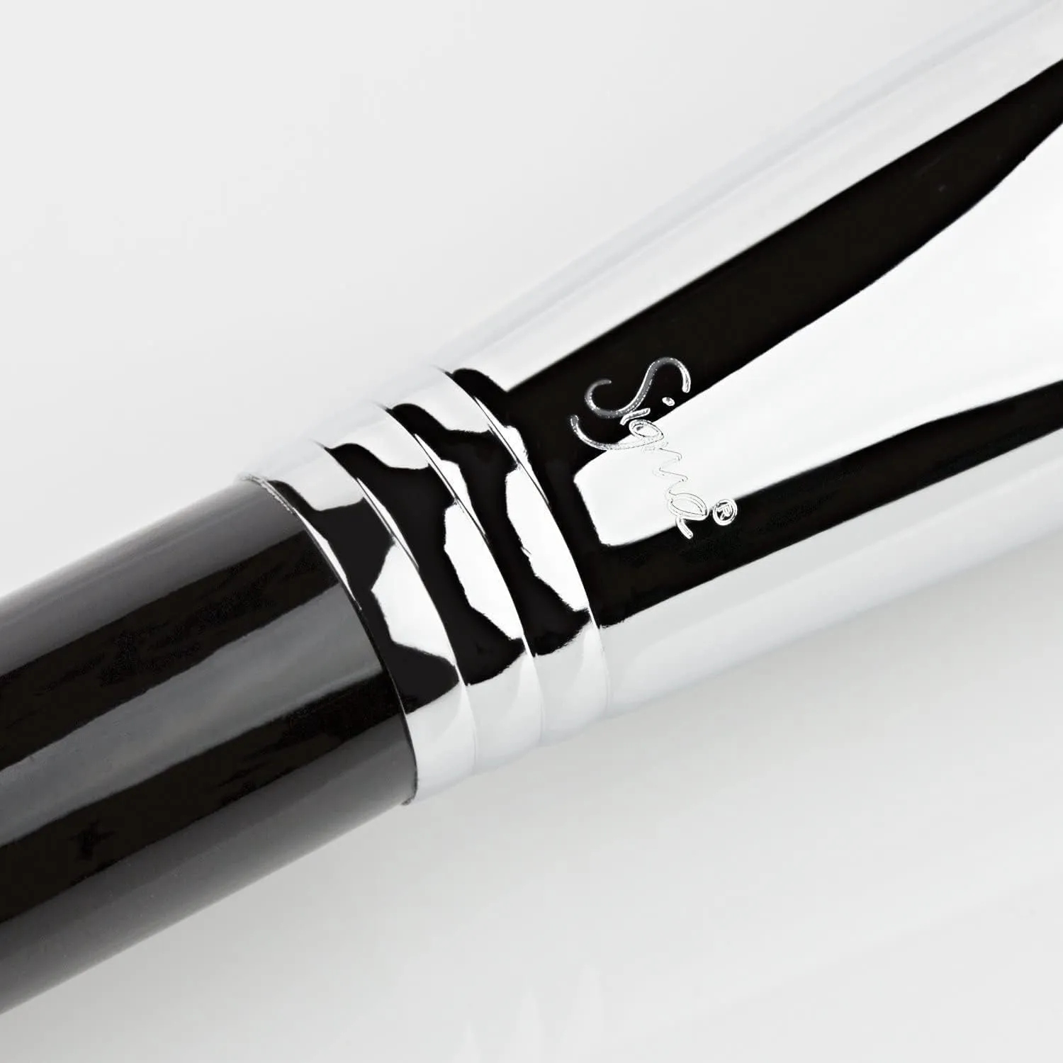 Professional E25 Eyeshadow Blending Brush – Professional Eyeshadow Brush for Seamless Eyeshadow Blending, Softens Dramatic Edges & Harsh Lines for a Well Blended Effect (1 Brush)