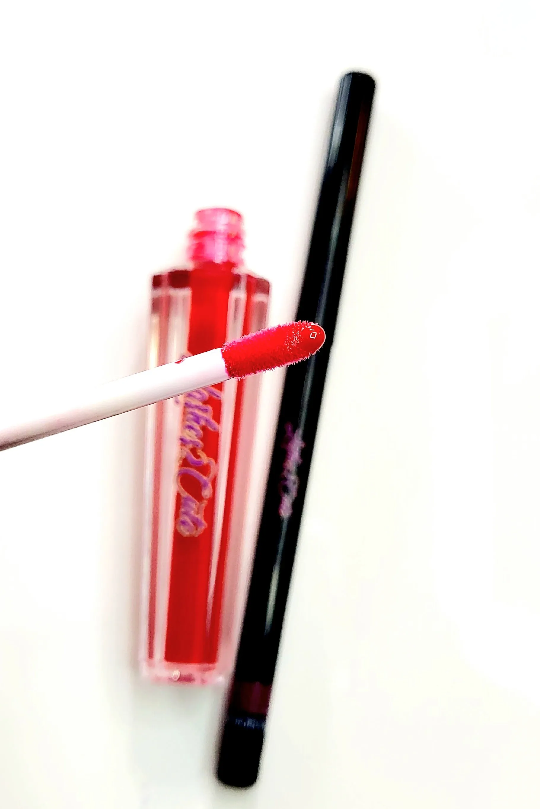 "Luscious Red" Shimmery & Sparkling Lipgloss & Lipliner Set