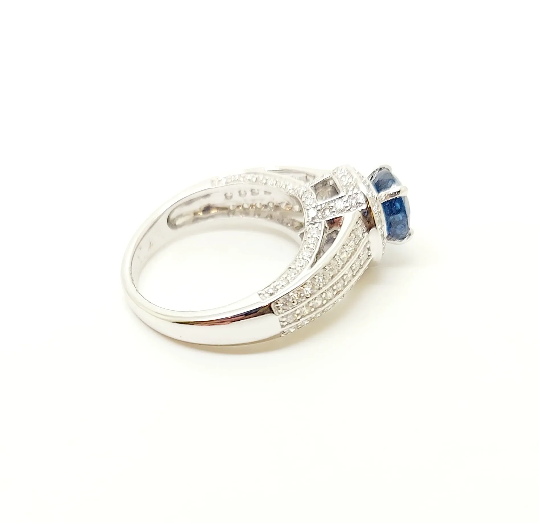 Round Blue  Sapphire And Diamond Ring In 18k White Gold(AD NO 2786)