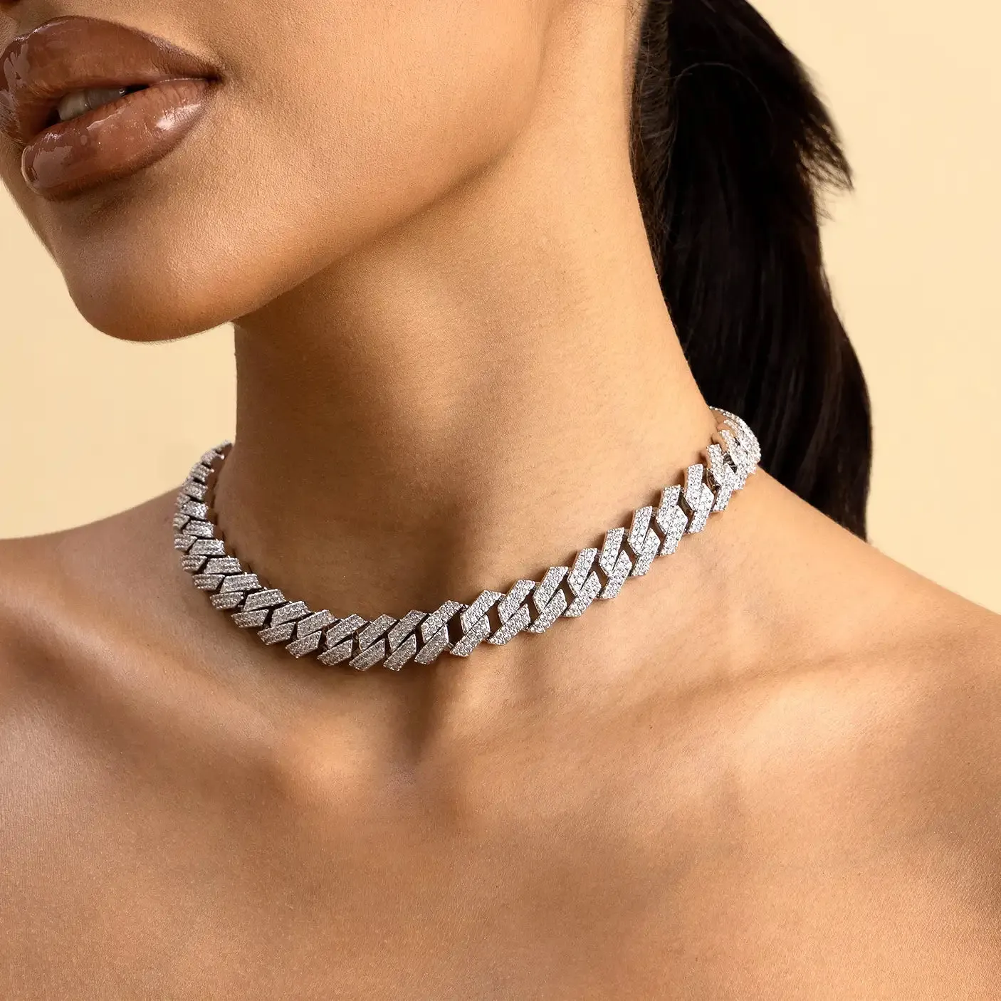 Round Cut Prong Cuban Link Chain in White Gold - 10mm