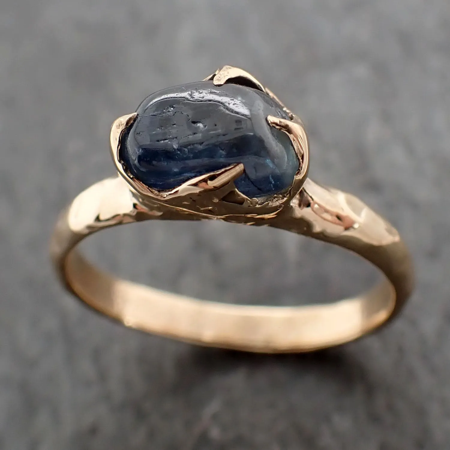 Sapphire tumbled yellow 18k gold Solitaire blue tumbled gemstone ring 2816