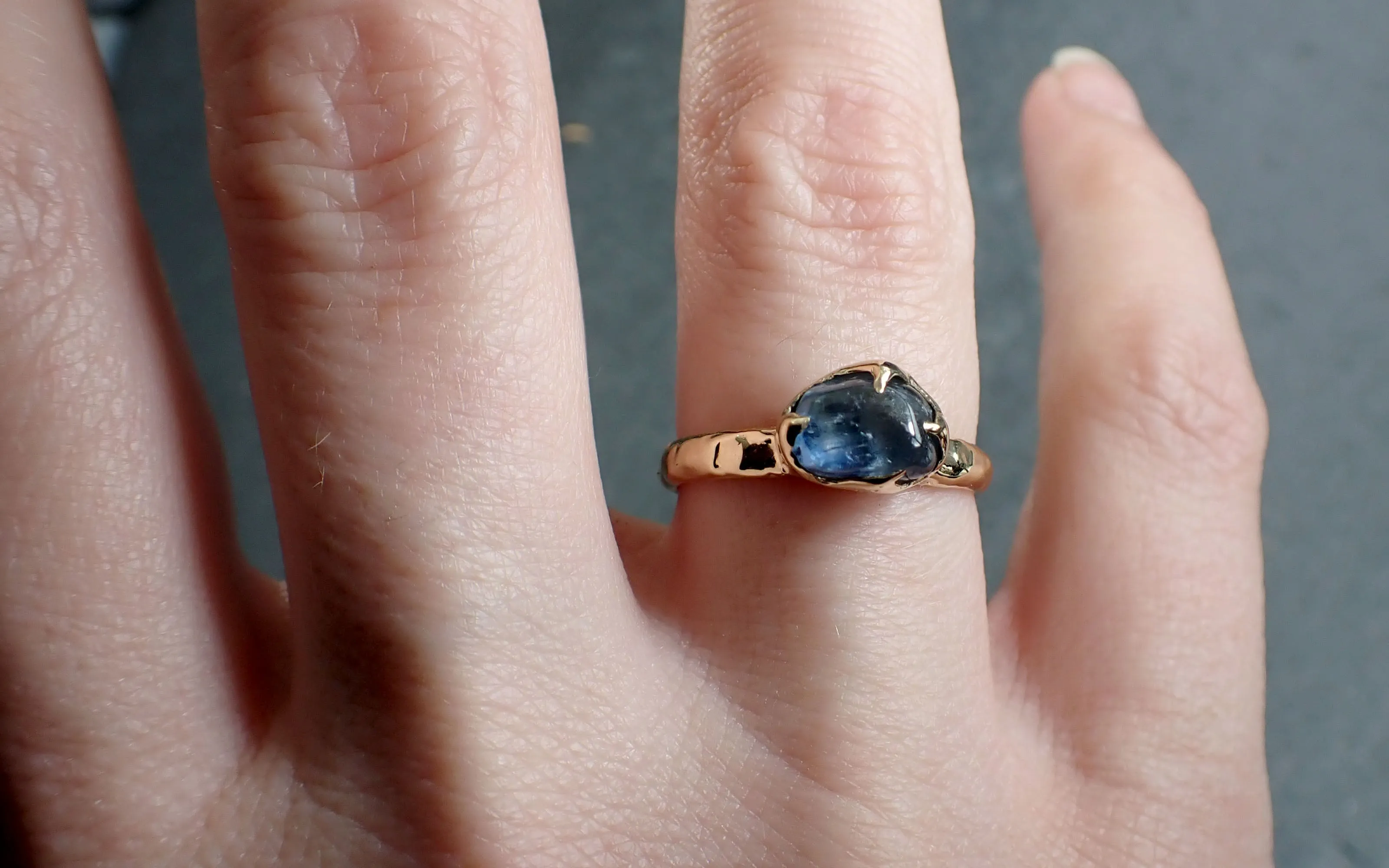 Sapphire tumbled yellow 18k gold Solitaire blue tumbled gemstone ring 2816