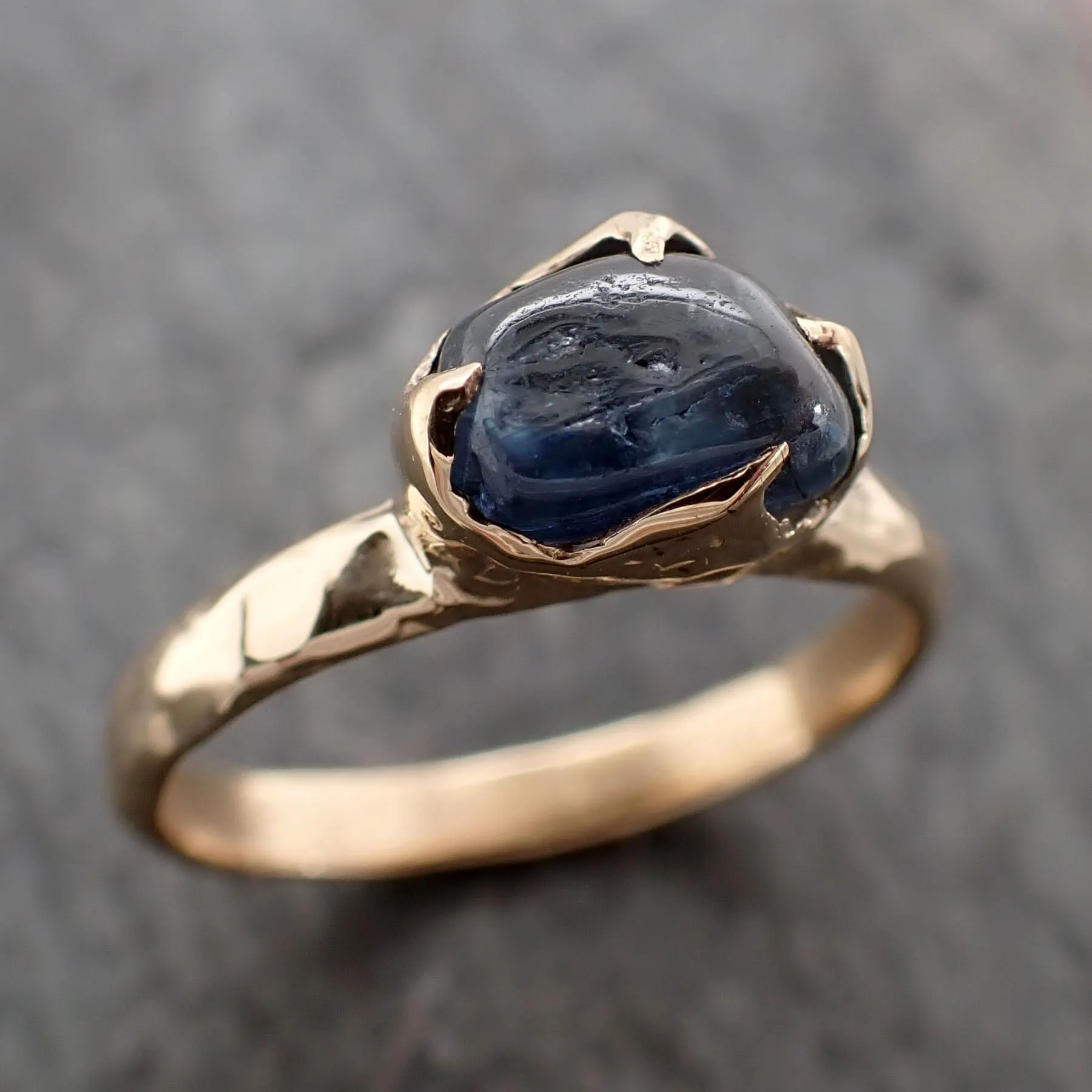 Sapphire tumbled yellow 18k gold Solitaire blue tumbled gemstone ring 2816