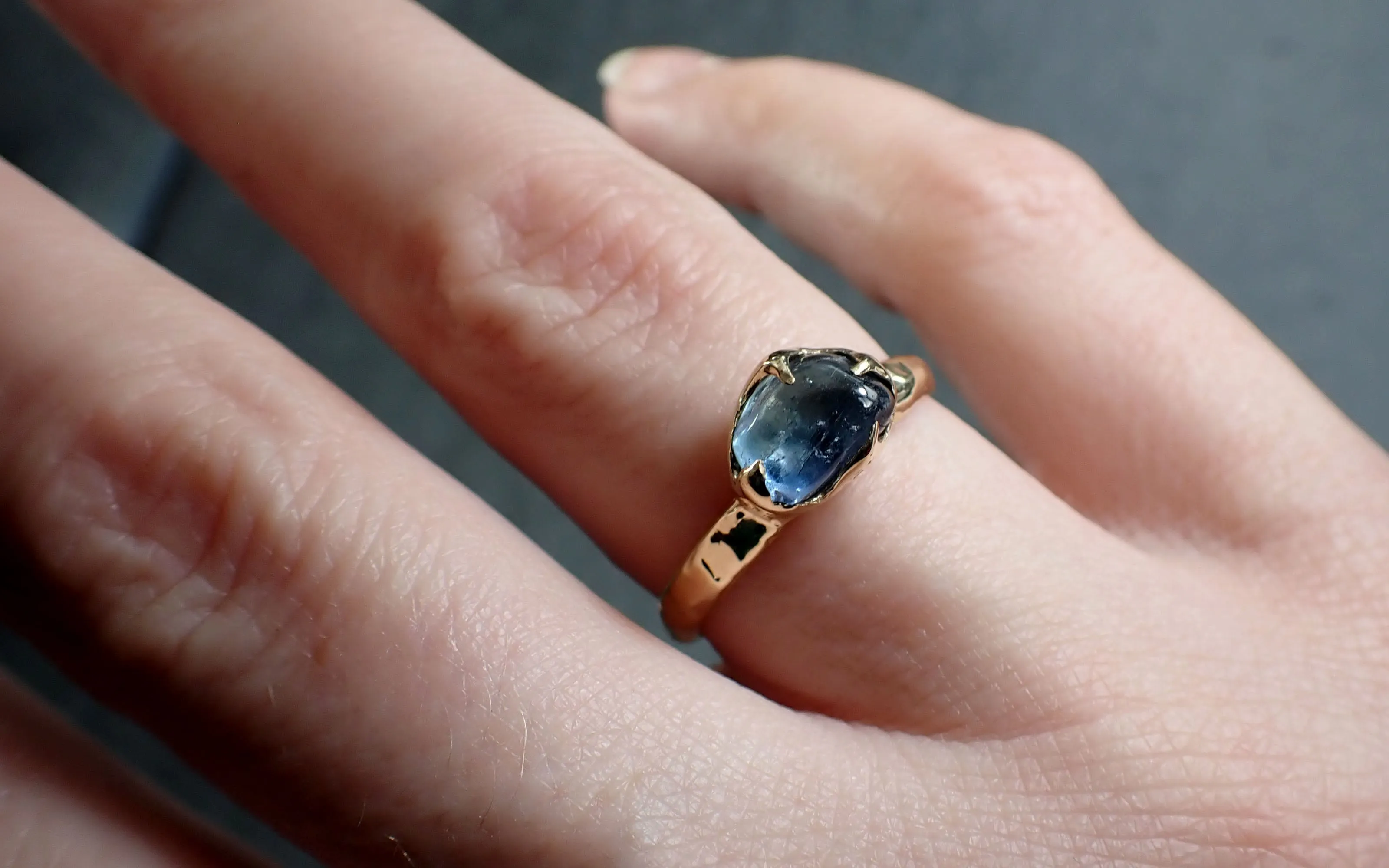 Sapphire tumbled yellow 18k gold Solitaire blue tumbled gemstone ring 2816